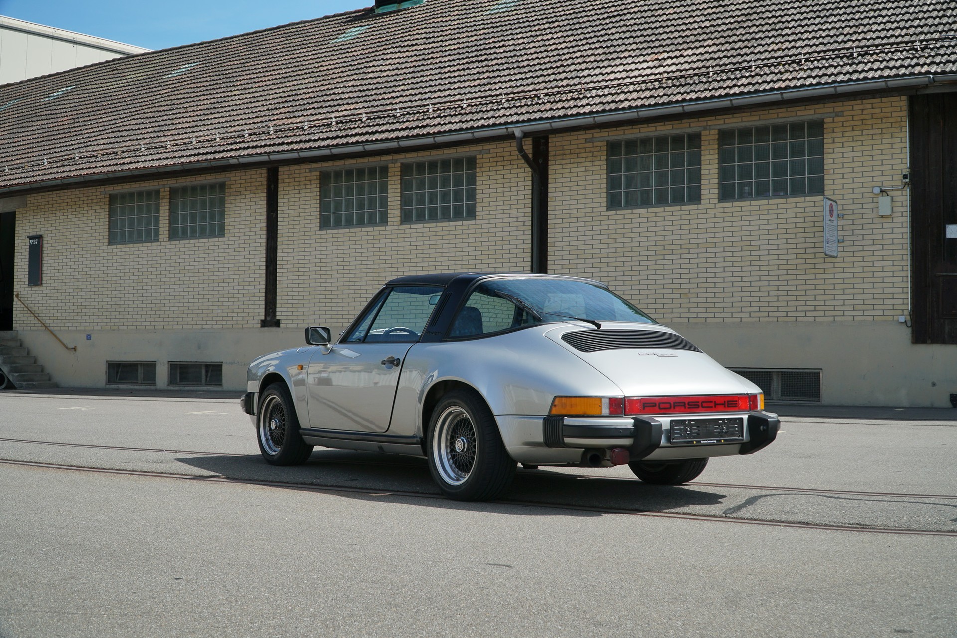 PORSCHE 911 SC Targa-image-6