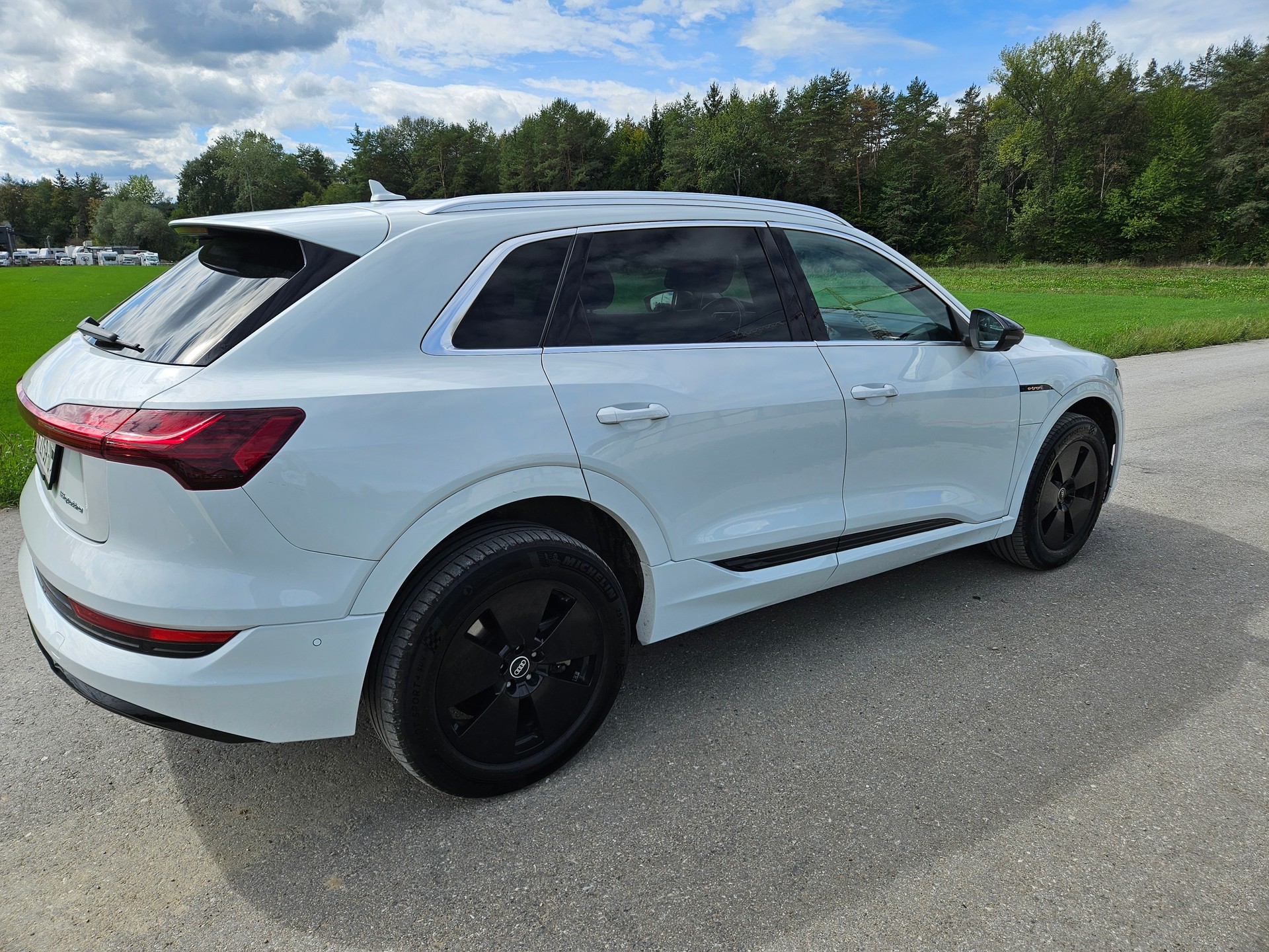 AUDI e-tron 55 quattro-image-4