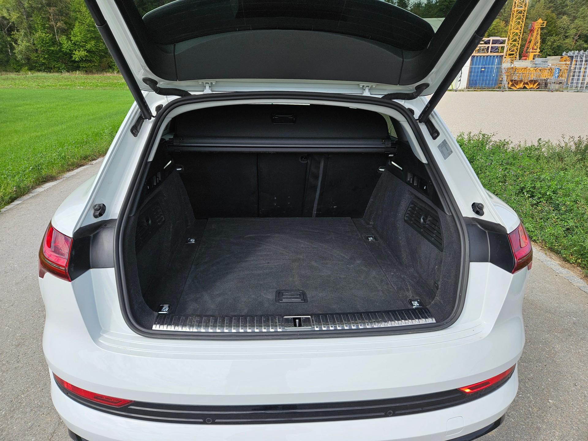 AUDI e-tron 55 quattro-image-7
