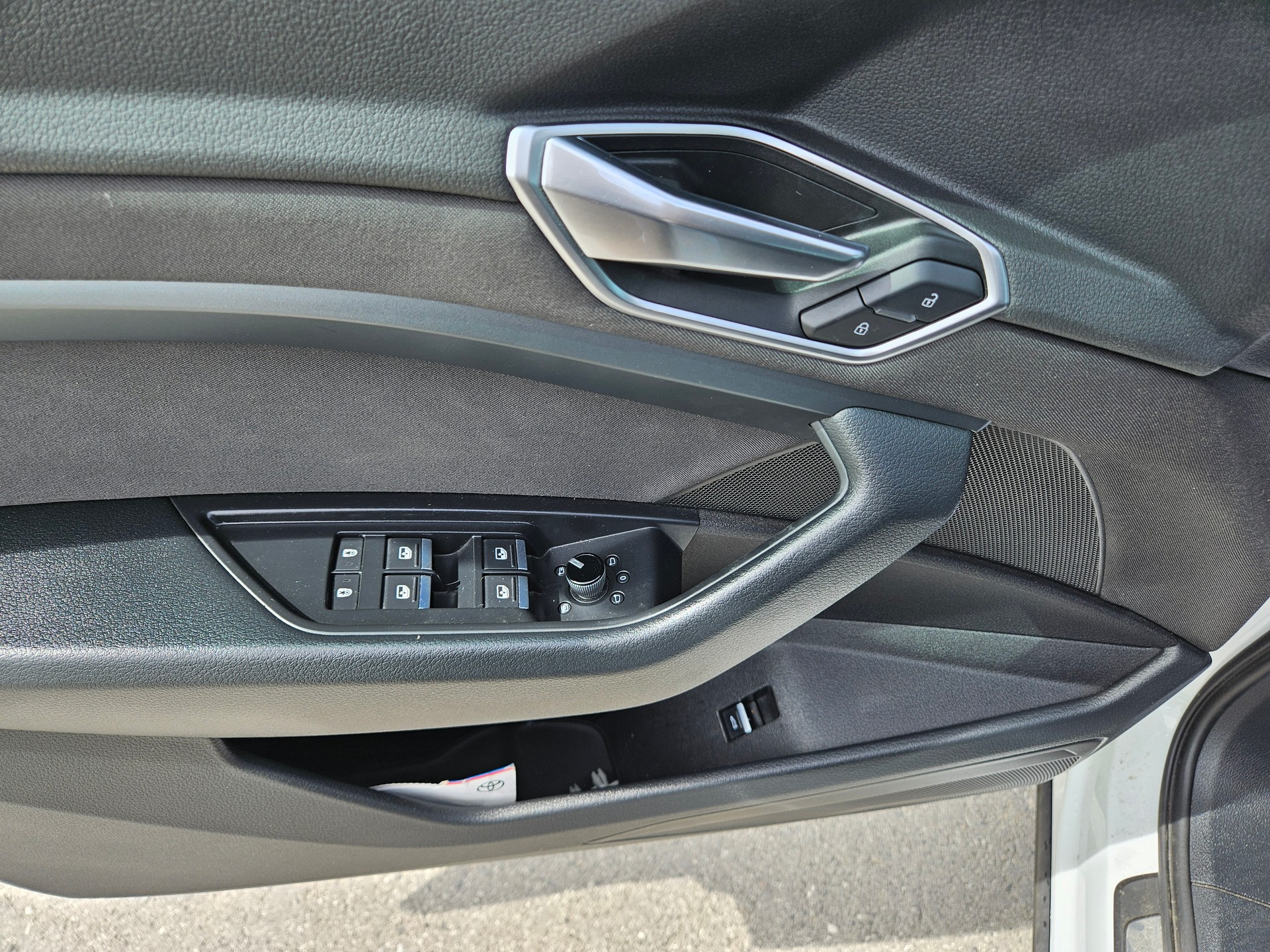 AUDI e-tron 55 quattro-image-12