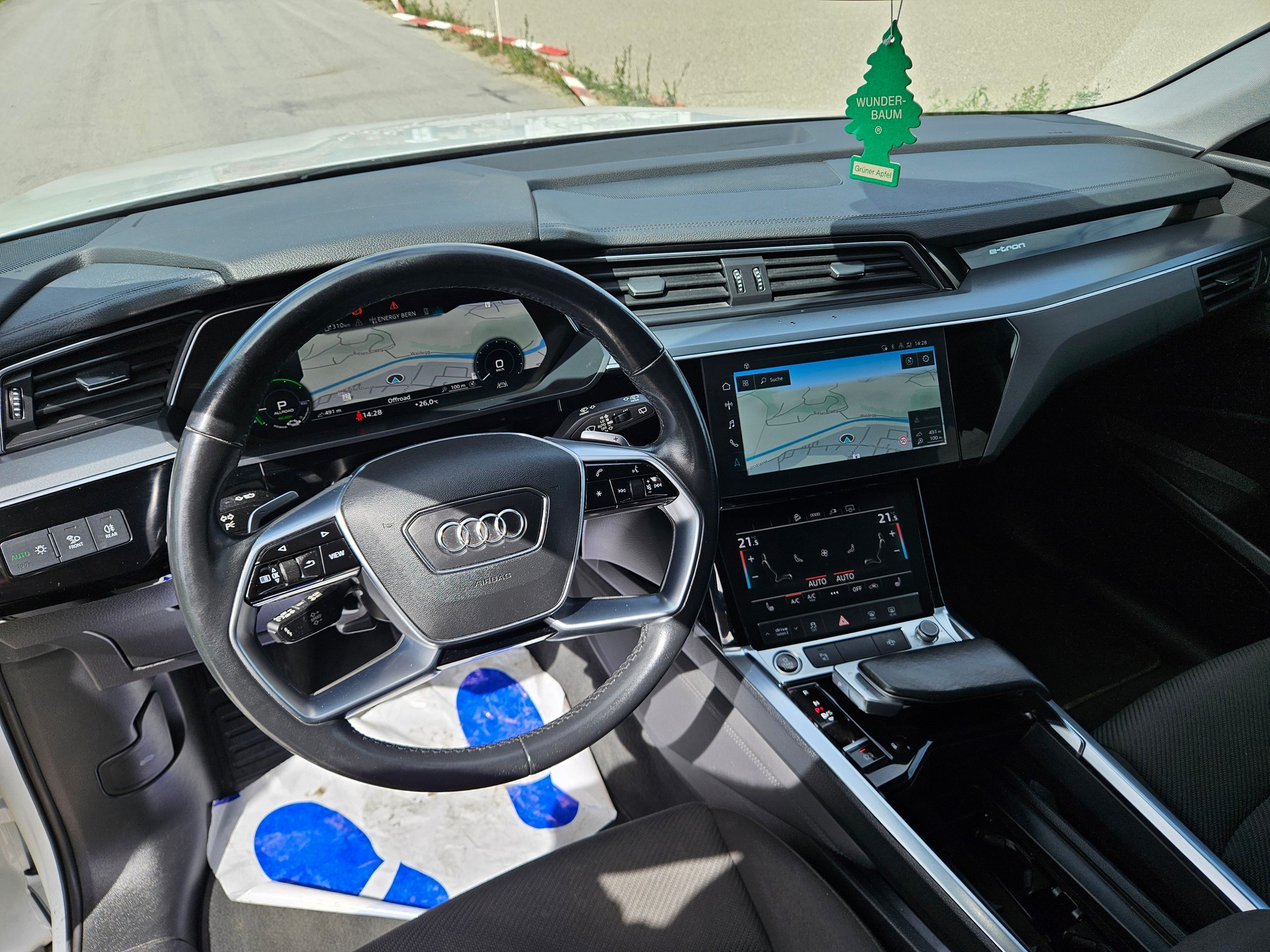 AUDI e-tron 55 quattro-image-10