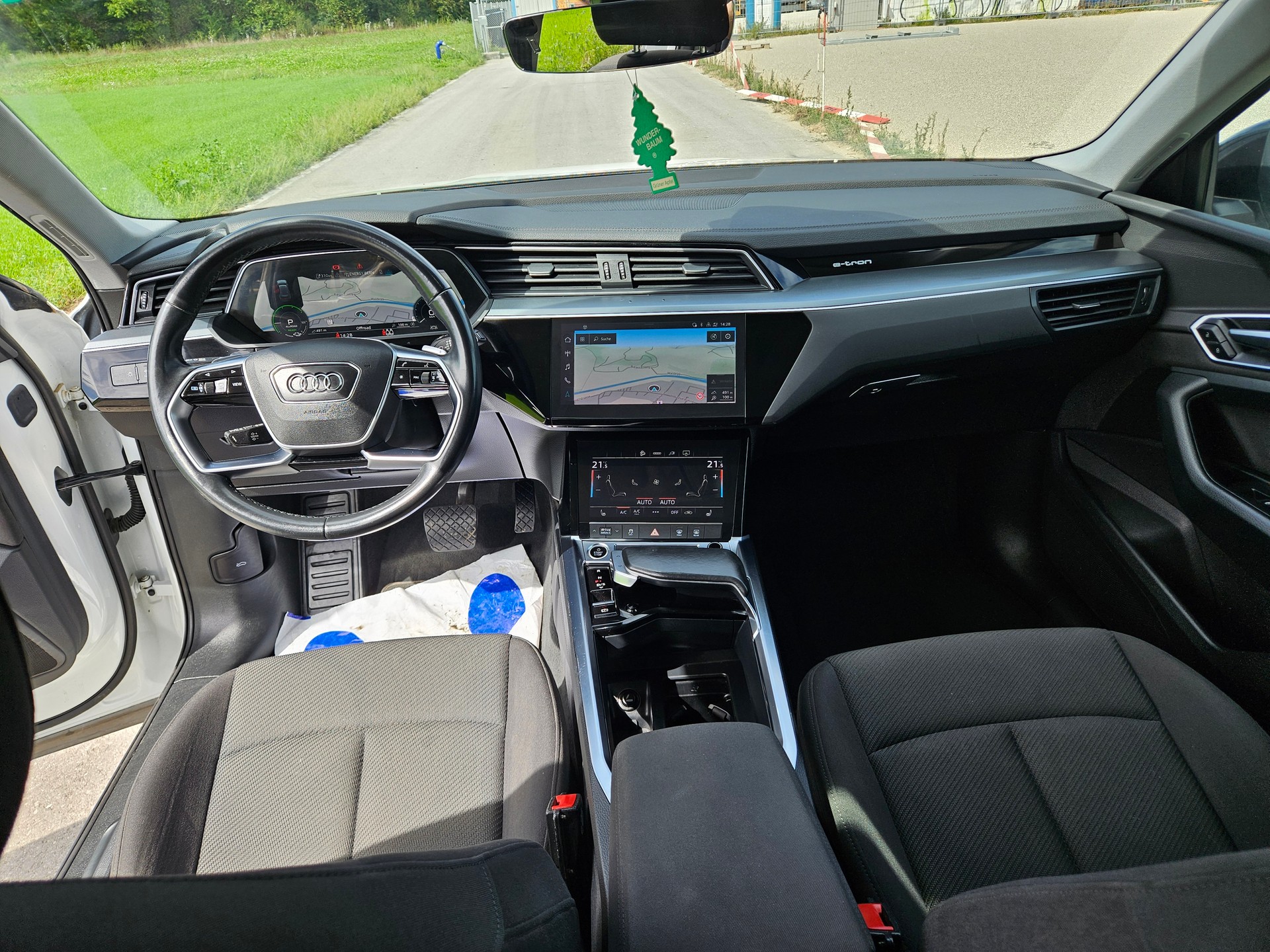 AUDI e-tron 55 quattro-image-11