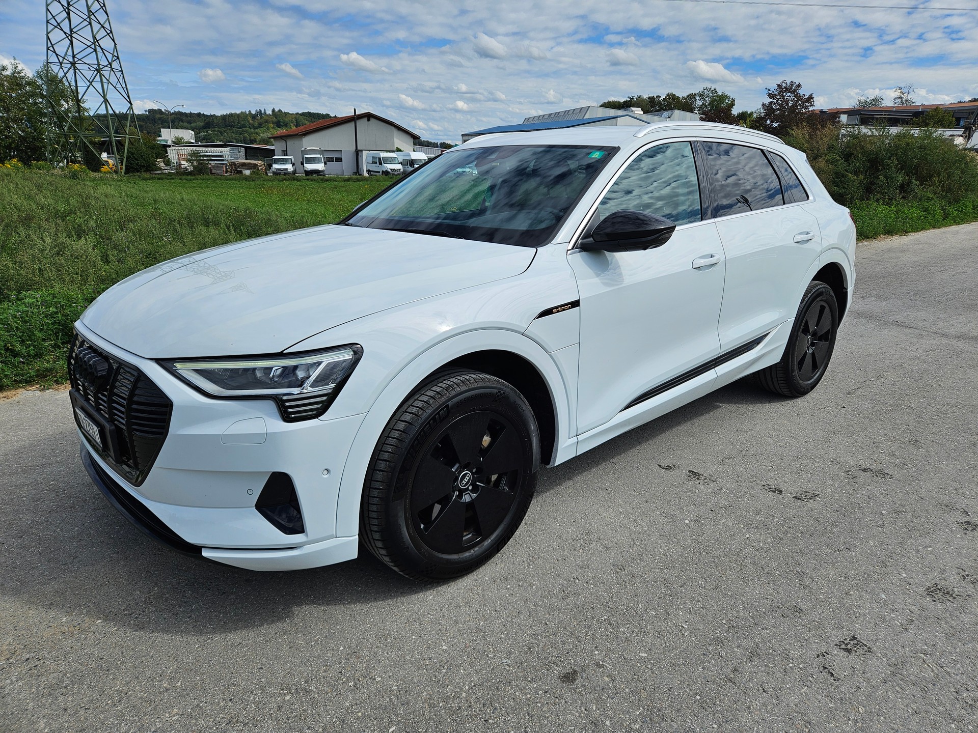 AUDI e-tron 55 quattro-image-1