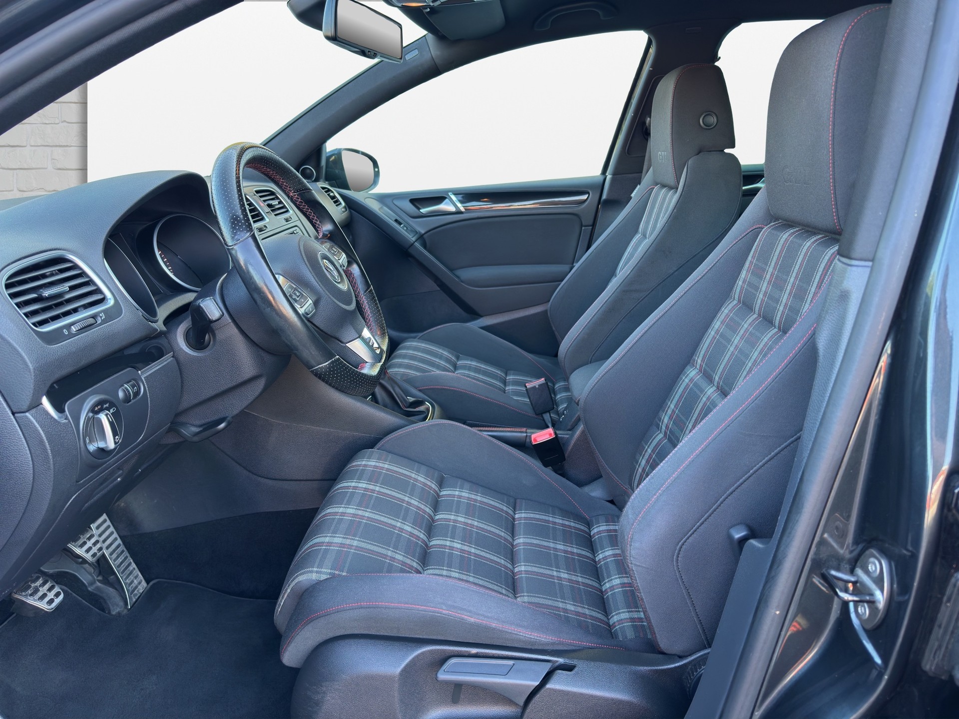 VW Golf 2.0 TSI GTI-image-10