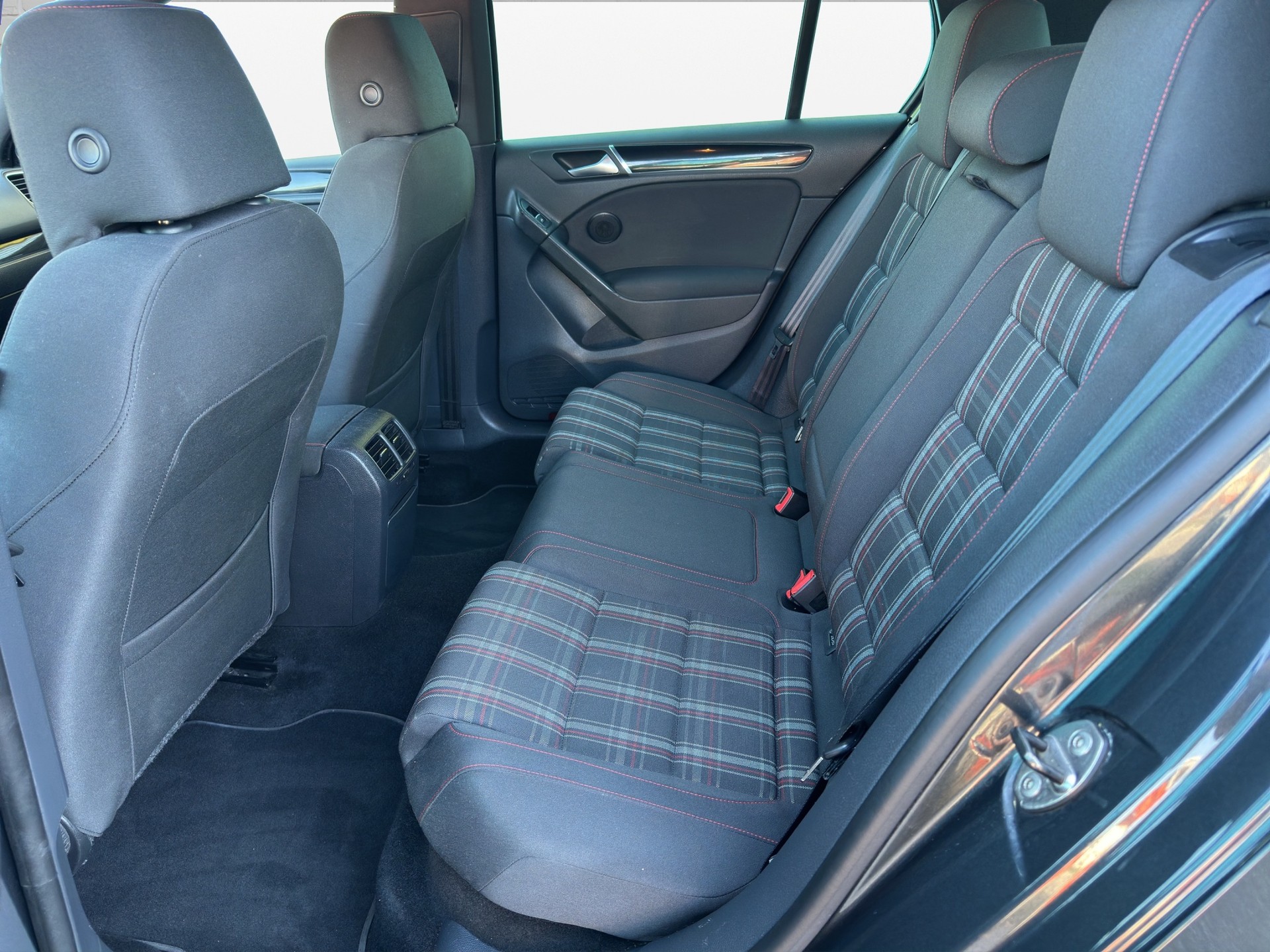 VW Golf 2.0 TSI GTI-image-12
