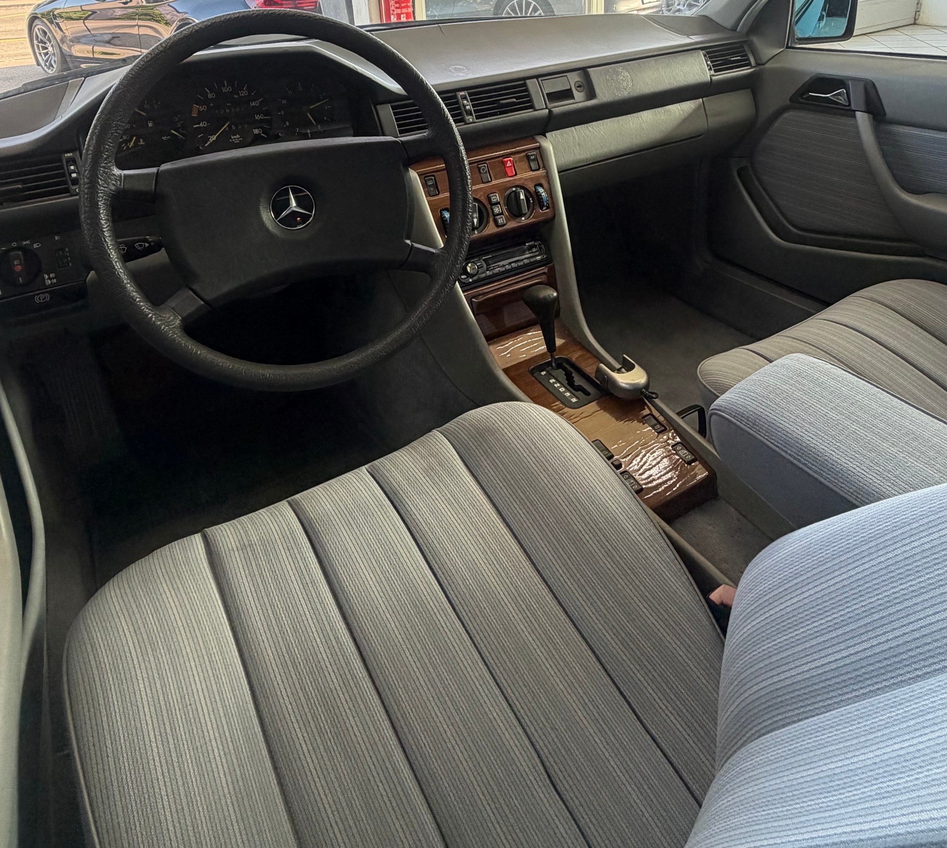 MERCEDES-BENZ 200-image-3