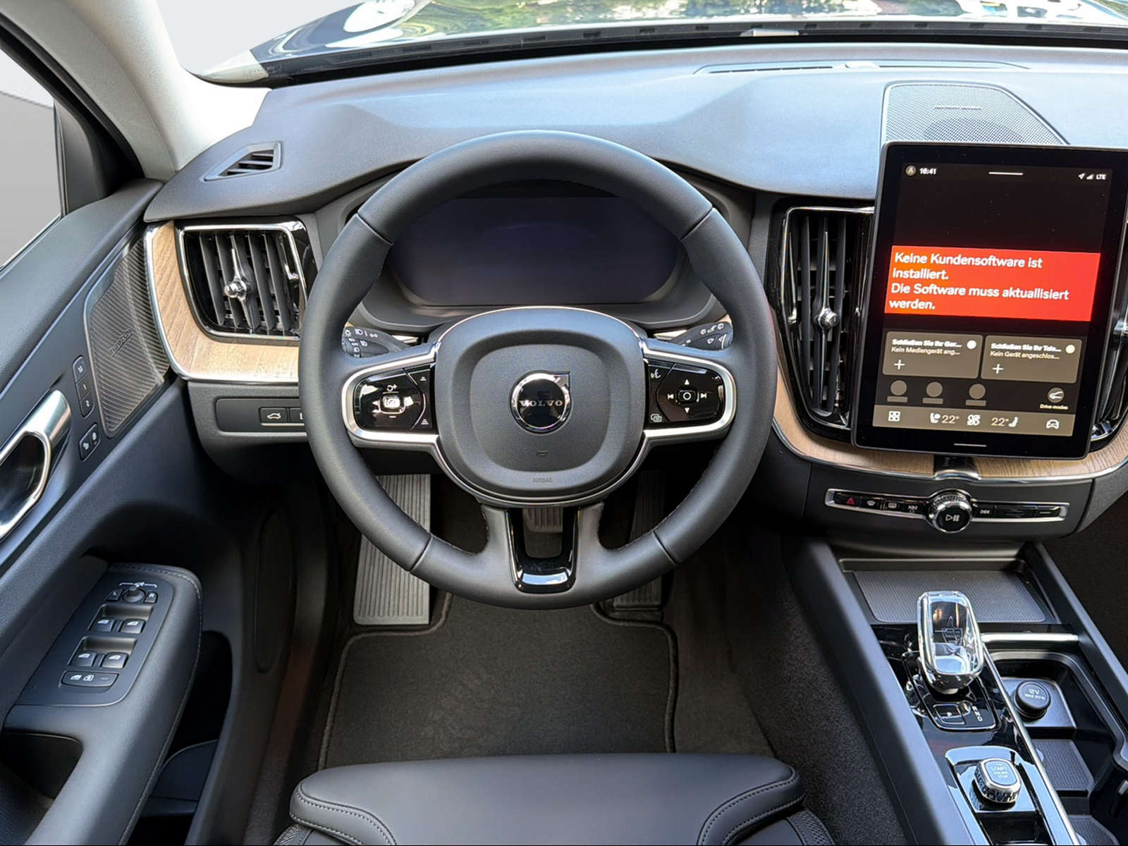 VOLVO XC60 2.0 T6 TE Plus Dark eAWD-image-14