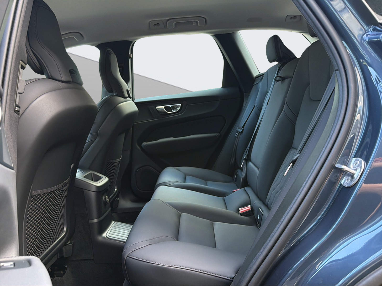 VOLVO XC60 2.0 T6 TE Plus Dark eAWD-image-11