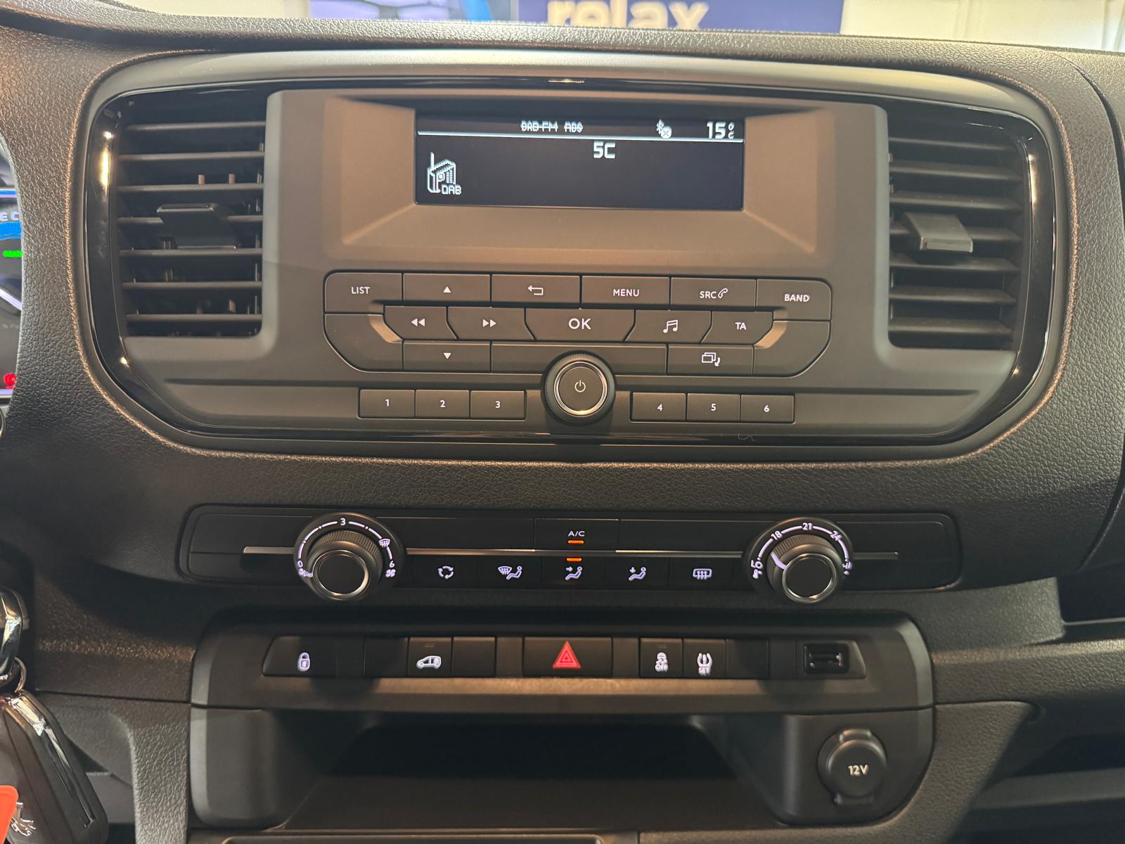 PEUGEOT e-Expert Kaw. Standard 50 kWh-image-17