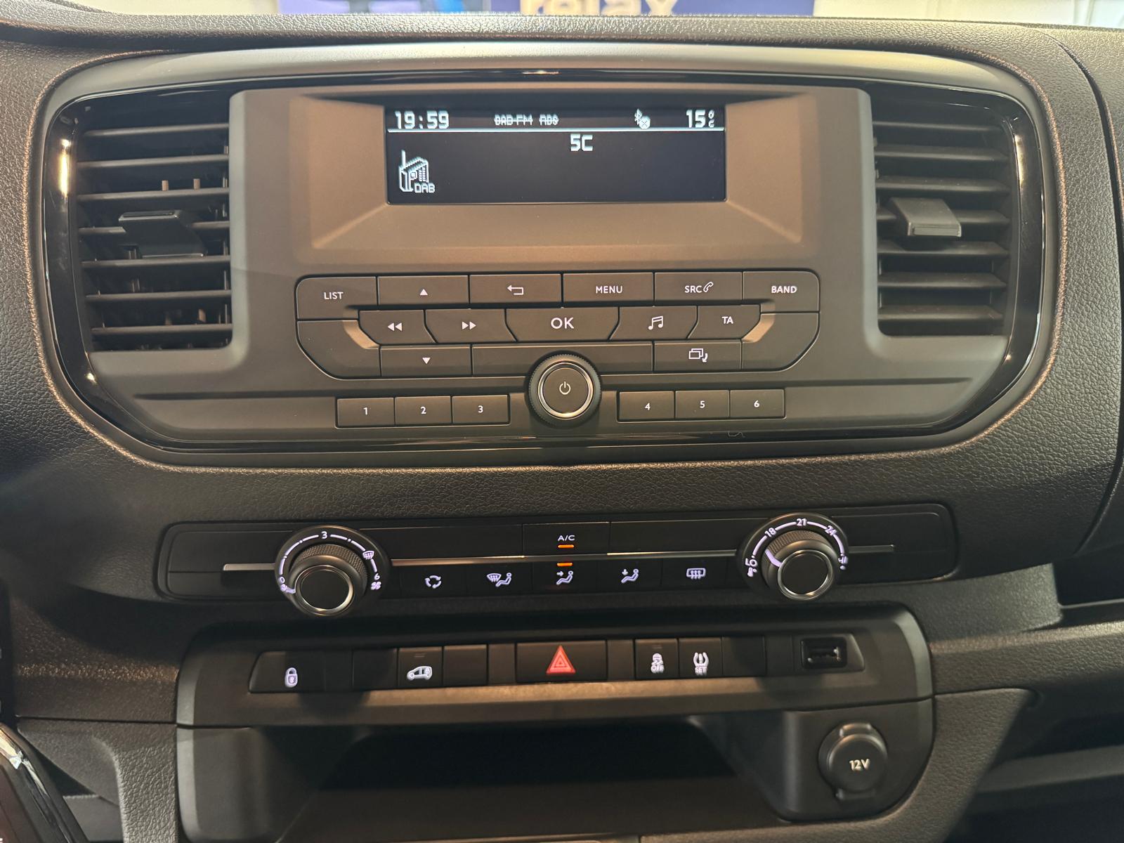 PEUGEOT e-Expert Kaw. Standard 50 kWh-image-15