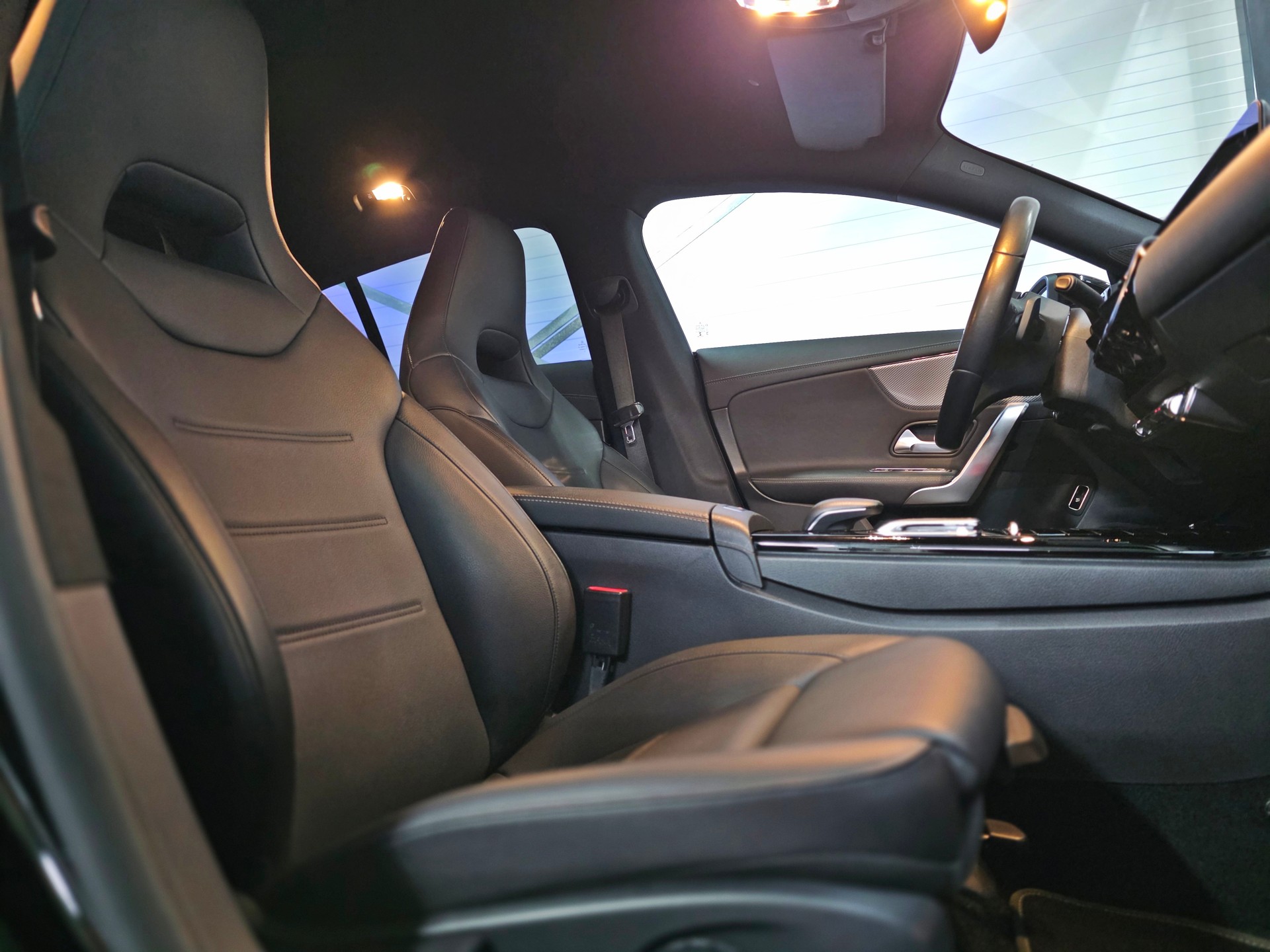 MERCEDES-BENZ CLA Shooting Brake 180 7G-DCT Progressive-image-17