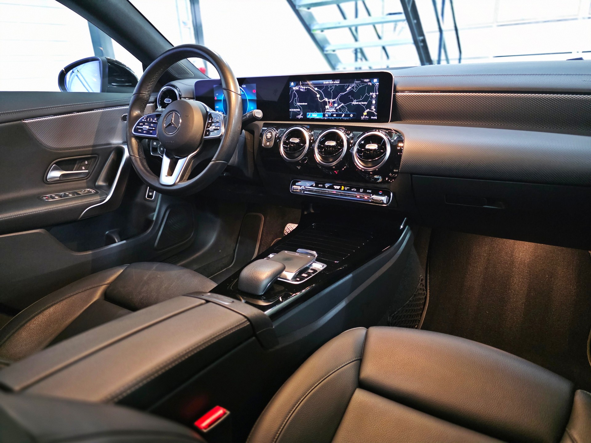 MERCEDES-BENZ CLA Shooting Brake 180 7G-DCT Progressive-image-16