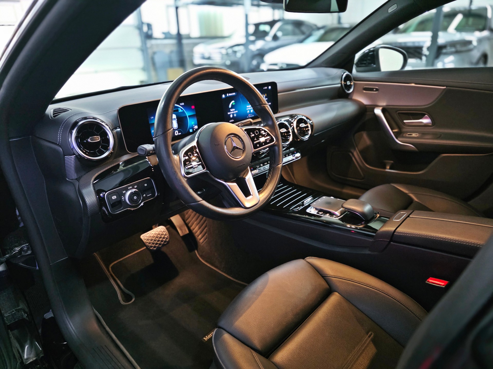 MERCEDES-BENZ CLA Shooting Brake 180 7G-DCT Progressive-image-10