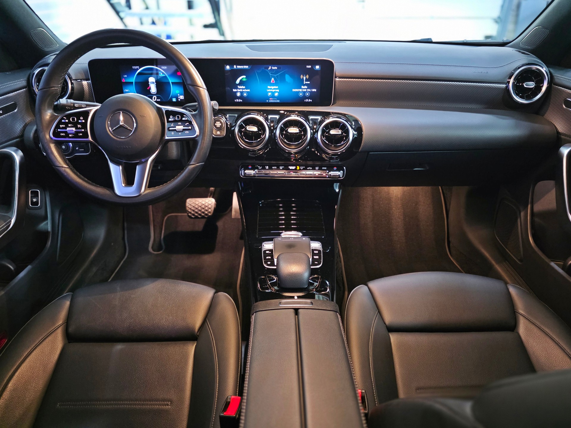 MERCEDES-BENZ CLA Shooting Brake 180 7G-DCT Progressive-image-13