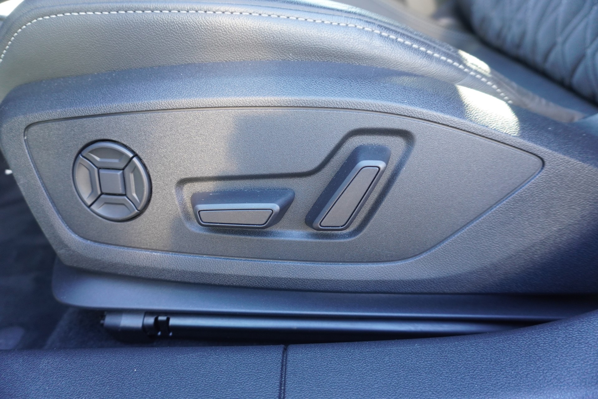 AUDI A3 Sportback 45 TFSI e S line S-tronic-image-16