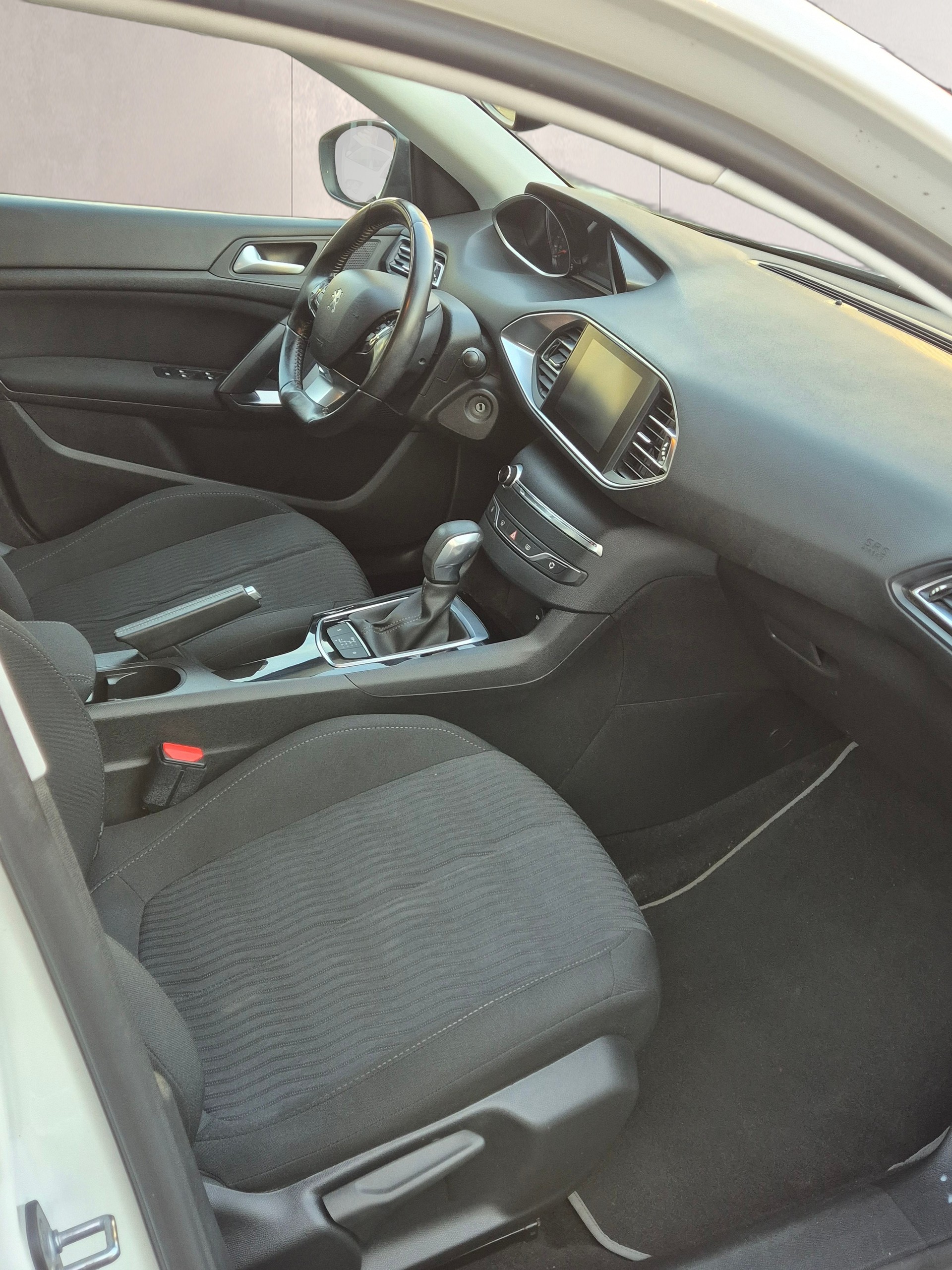 PEUGEOT 308 SW 1.6BluHDI Style Automatic-image-6