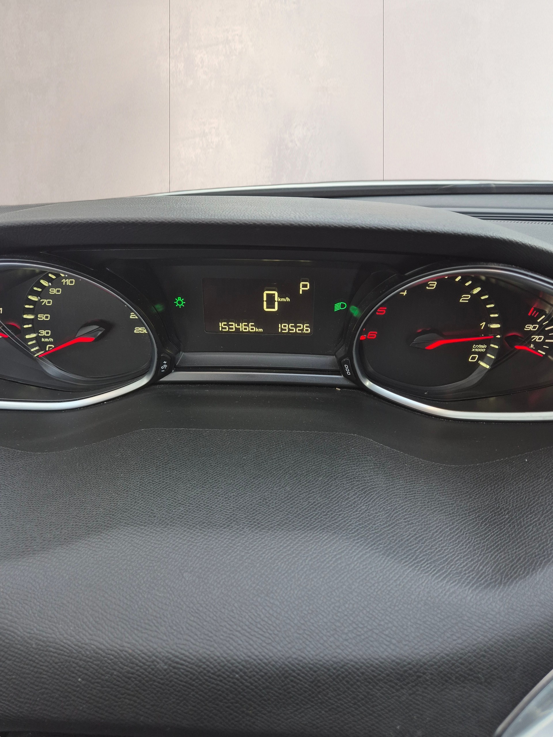 PEUGEOT 308 SW 1.6BluHDI Style Automatic-image-9