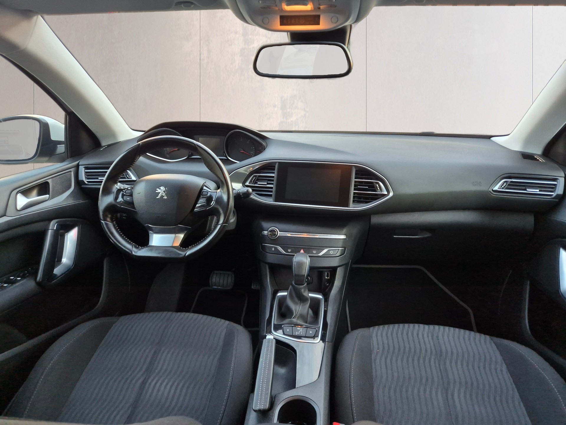 PEUGEOT 308 SW 1.6BluHDI Style Automatic-image-8
