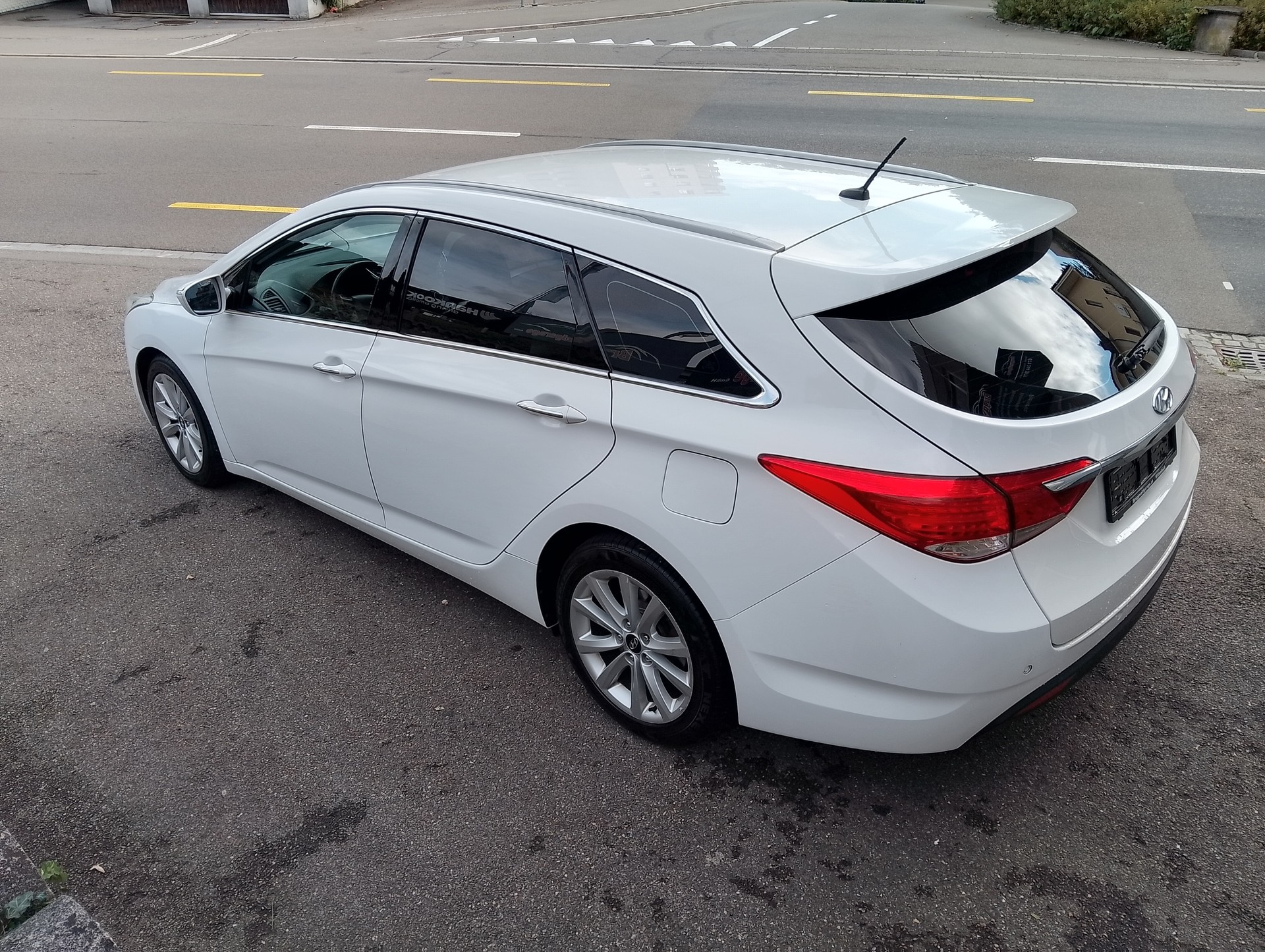 HYUNDAI i40 Wagon 1.7 CRDI Style-image-11