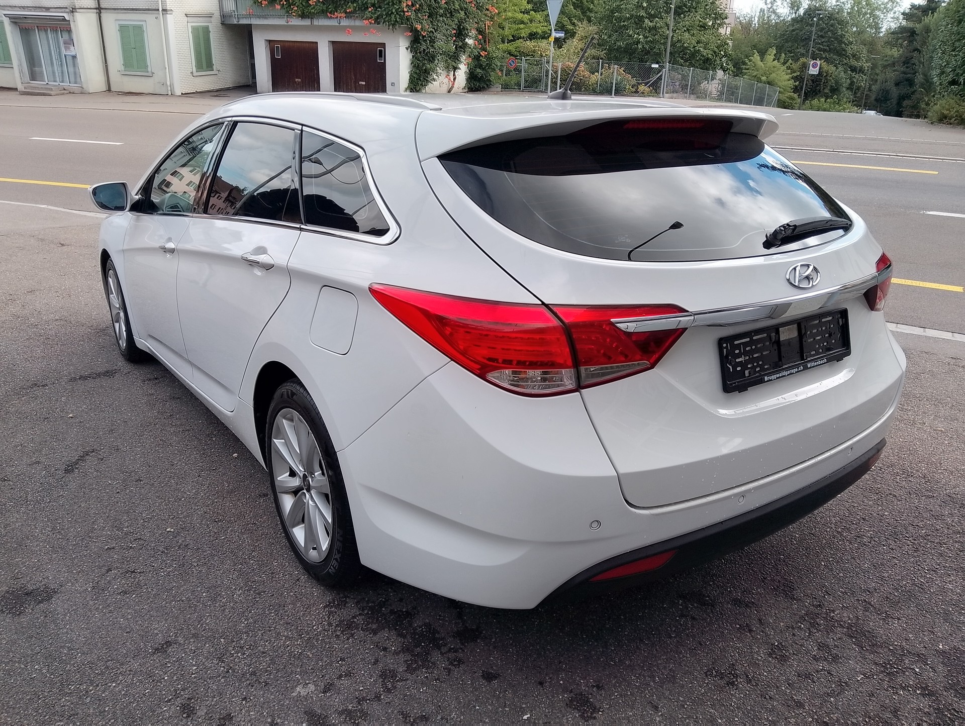 HYUNDAI i40 Wagon 1.7 CRDI Style-image-10