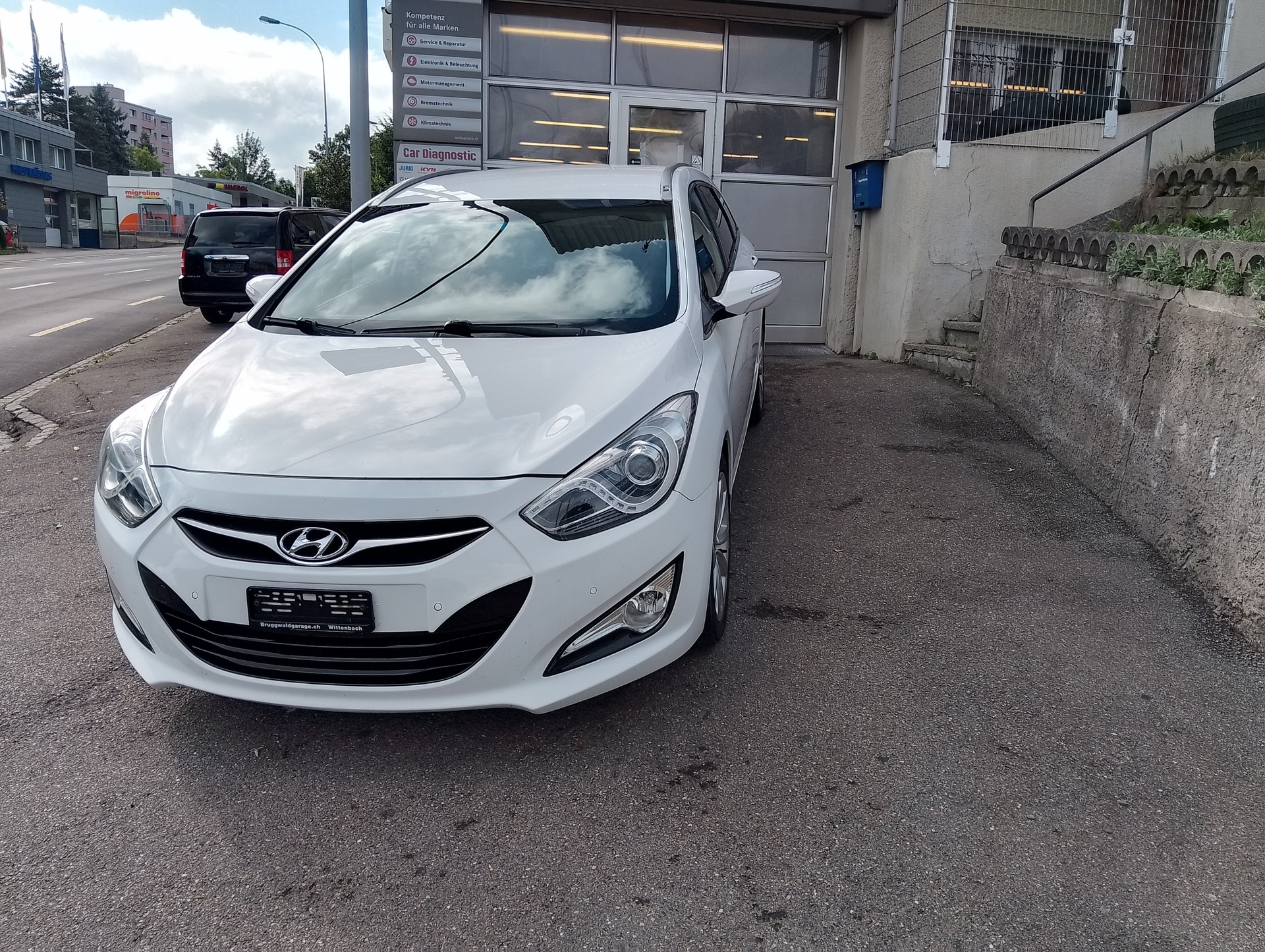 HYUNDAI i40 Wagon 1.7 CRDI Style-image-1
