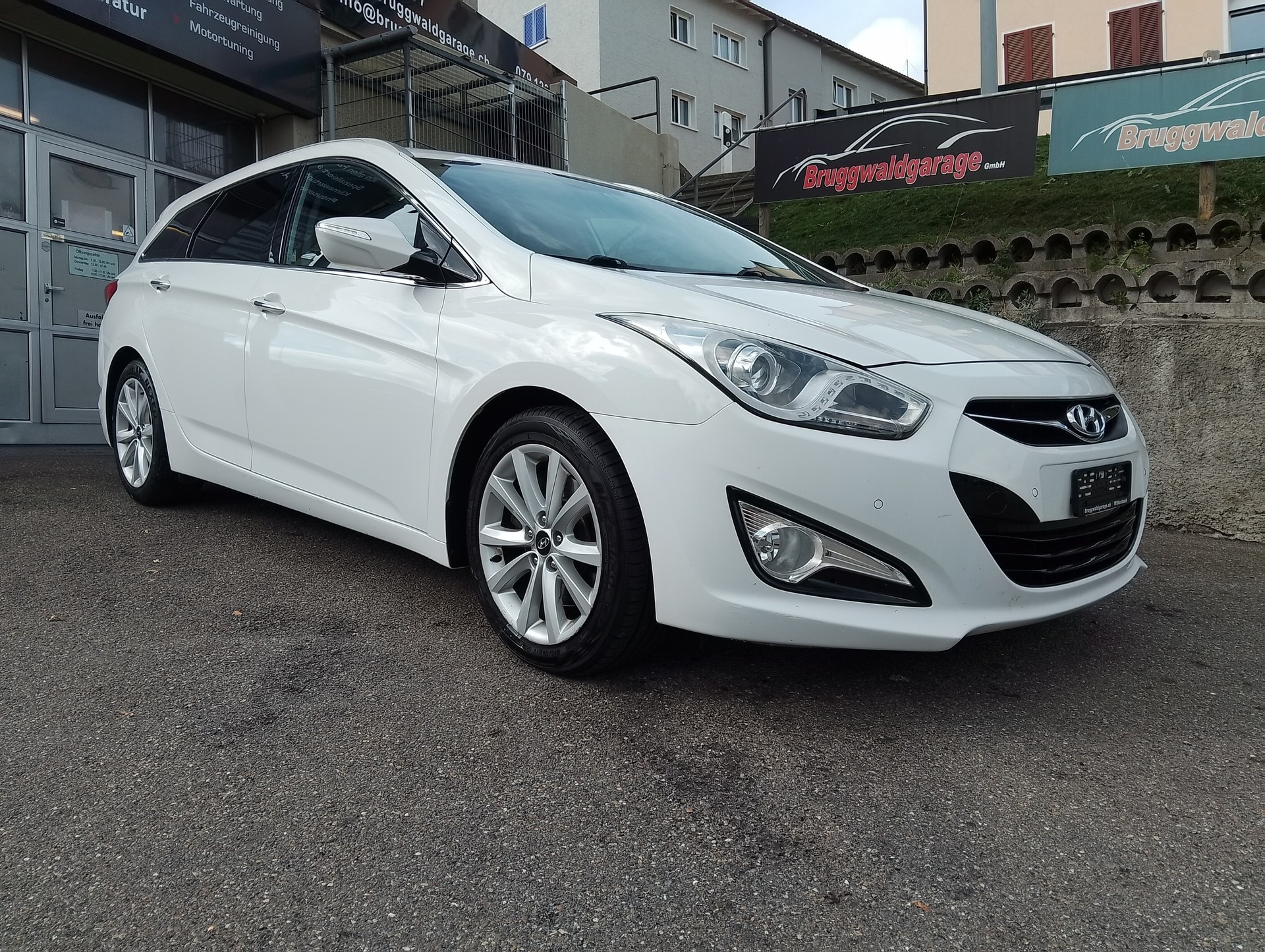 HYUNDAI i40 Wagon 1.7 CRDI Style-image-4