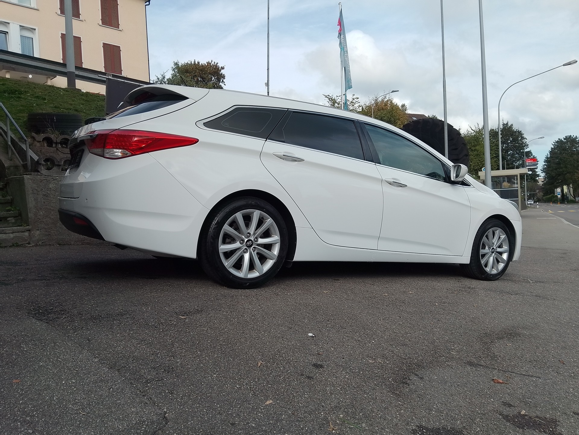 HYUNDAI i40 Wagon 1.7 CRDI Style-image-7
