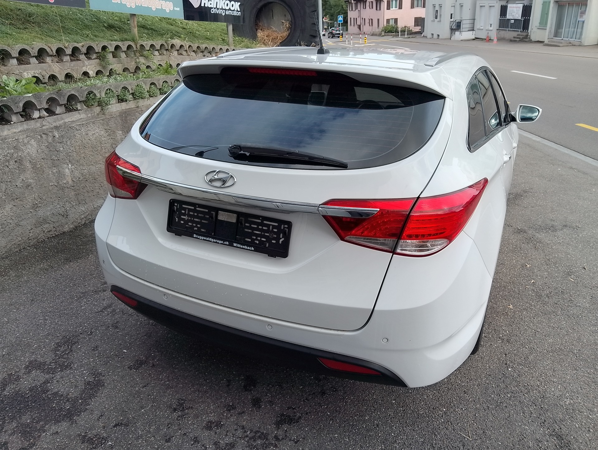 HYUNDAI i40 Wagon 1.7 CRDI Style-image-9