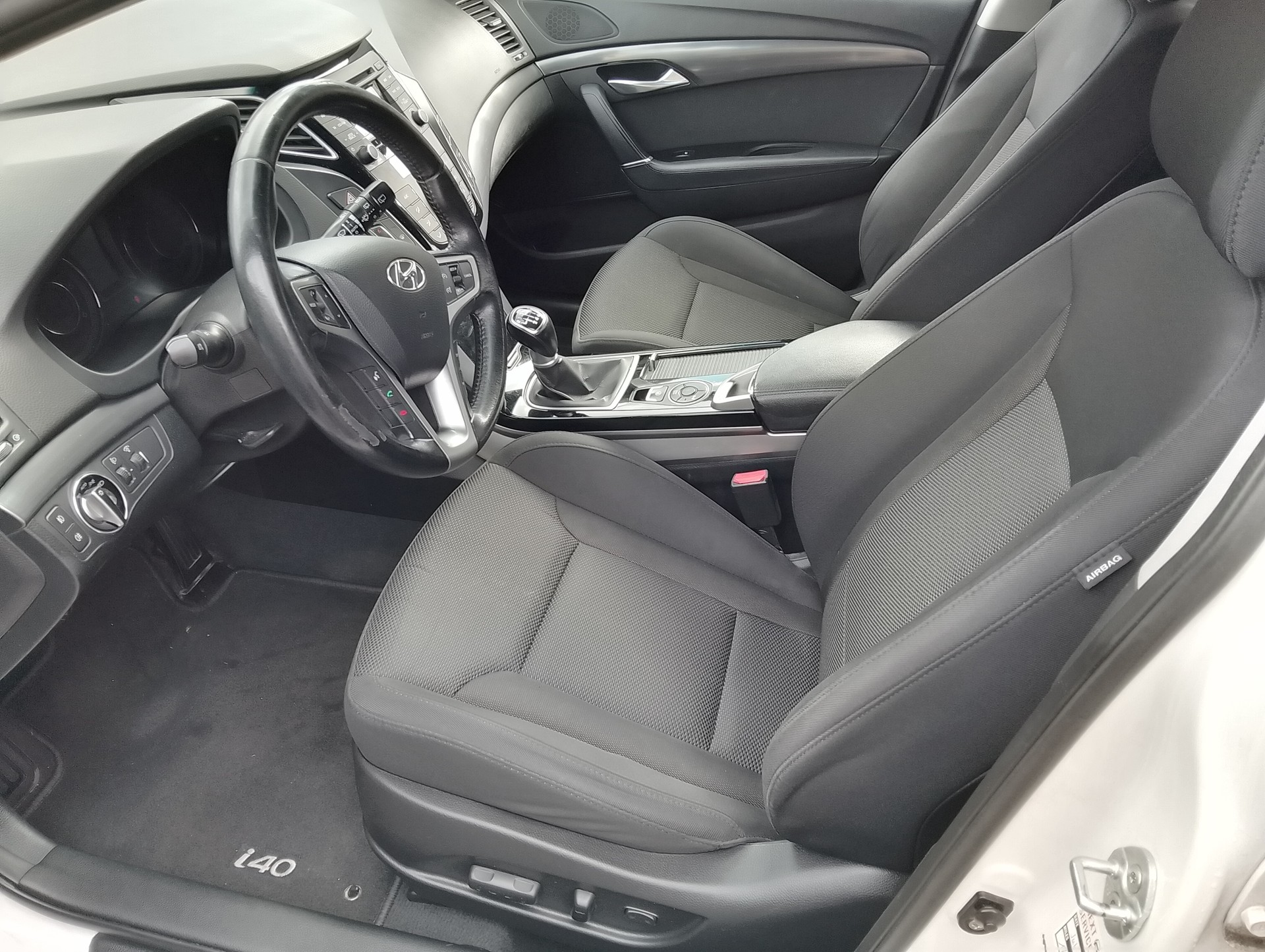 HYUNDAI i40 Wagon 1.7 CRDI Style-image-12