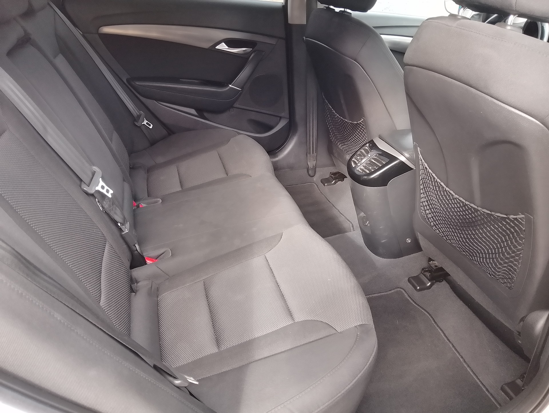 HYUNDAI i40 Wagon 1.7 CRDI Style-image-15