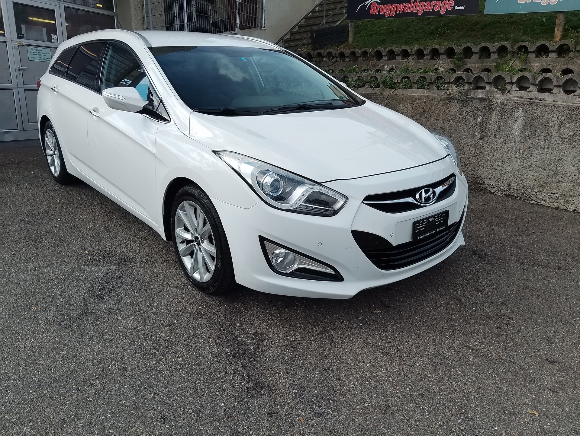 HYUNDAI i40 Wagon 1.7 CRDI Style-image-3