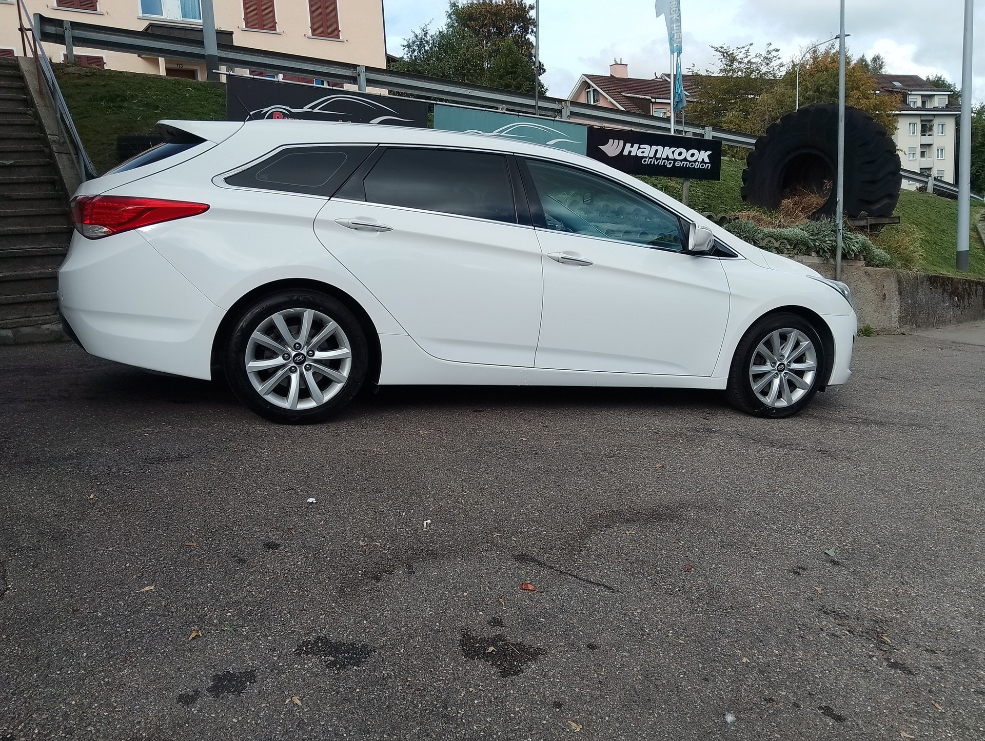 HYUNDAI i40 Wagon 1.7 CRDI Style-image-6