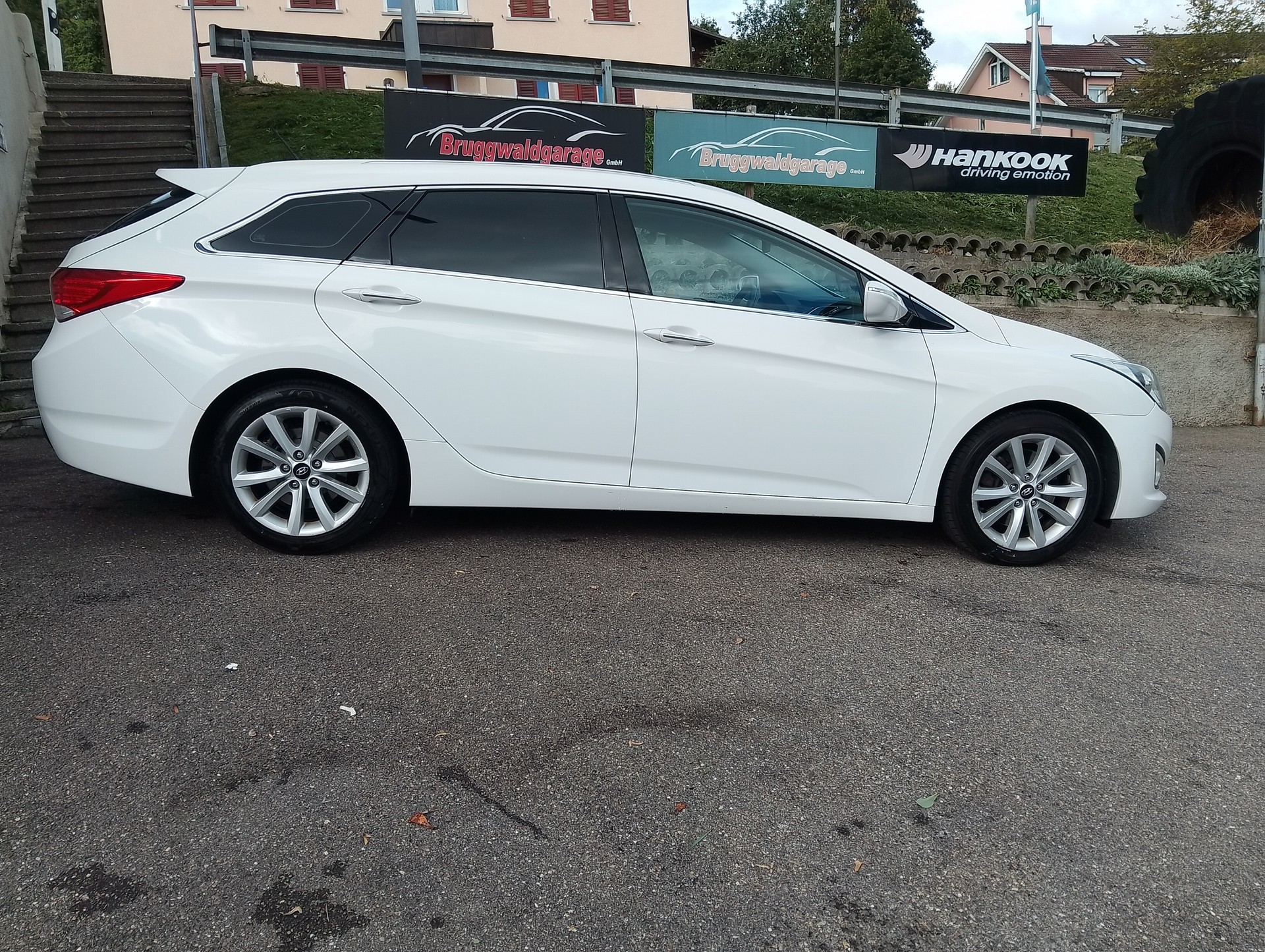 HYUNDAI i40 Wagon 1.7 CRDI Style-image-5