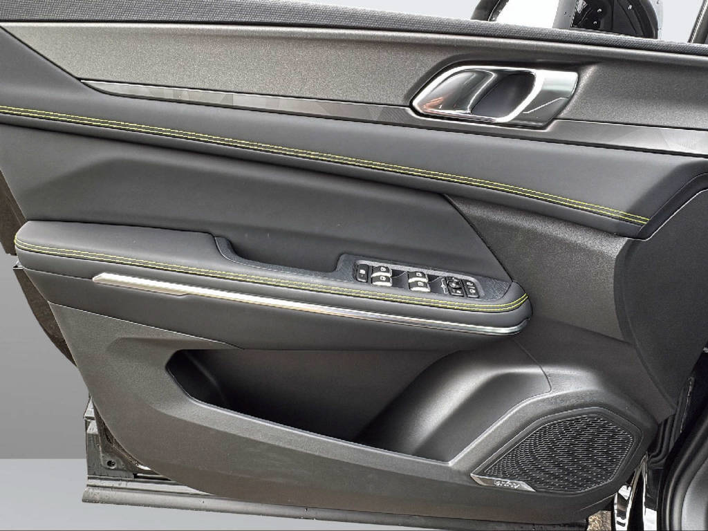 LYNK & CO 01 1.5 PHEV More-image-22