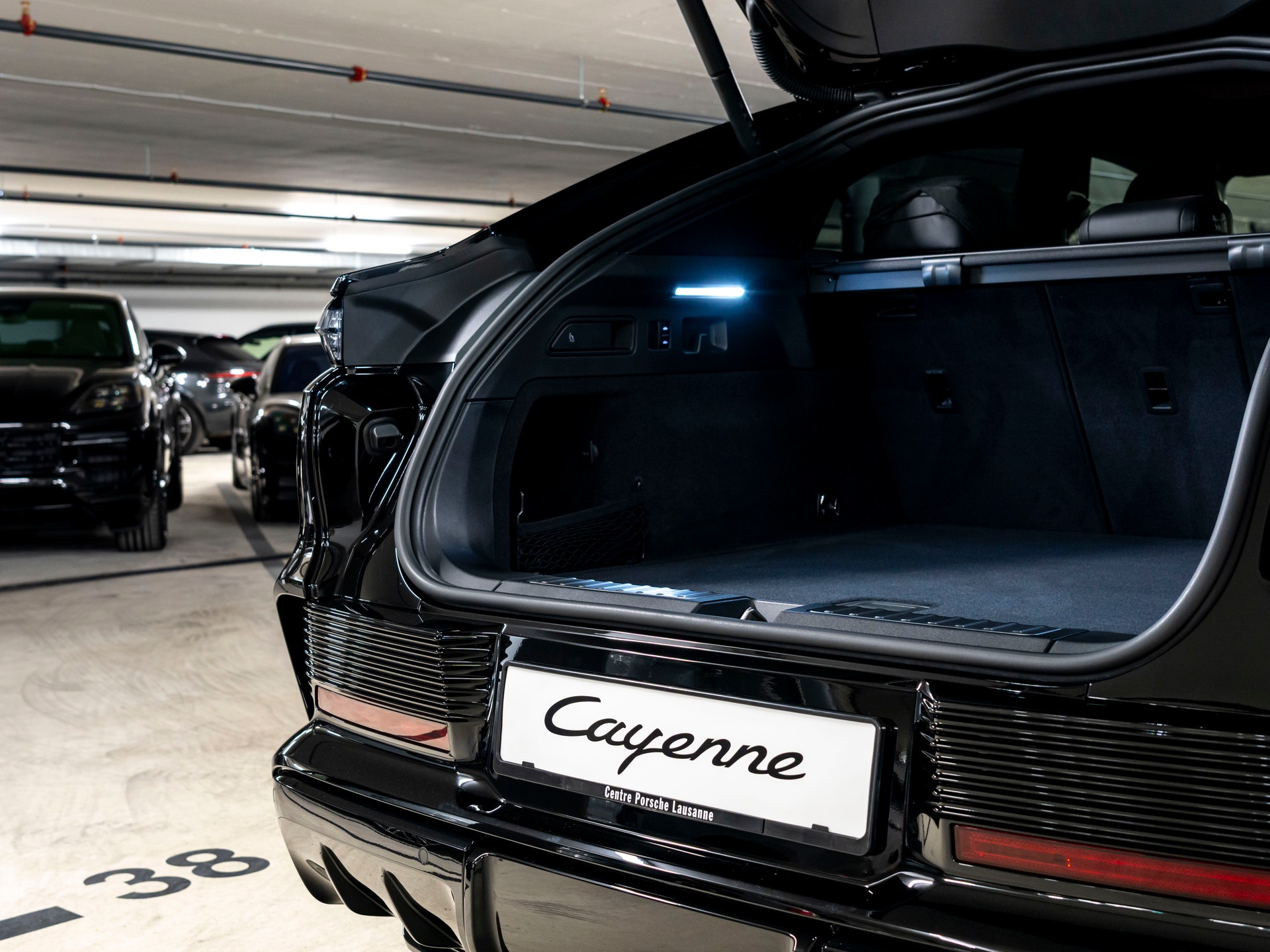 PORSCHE Cayenne Coupe S Electric 113 kWh-image-24