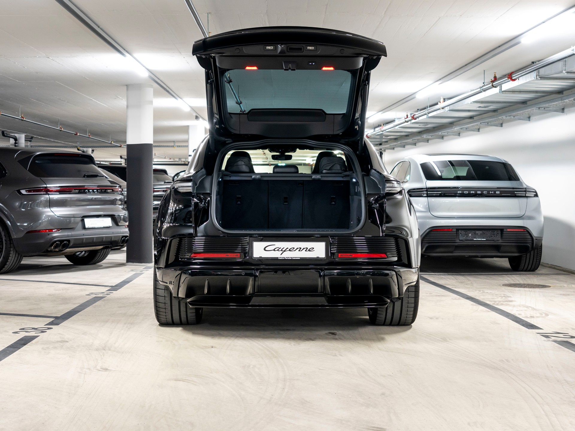 PORSCHE Cayenne Coupe S Electric 113 kWh-image-23