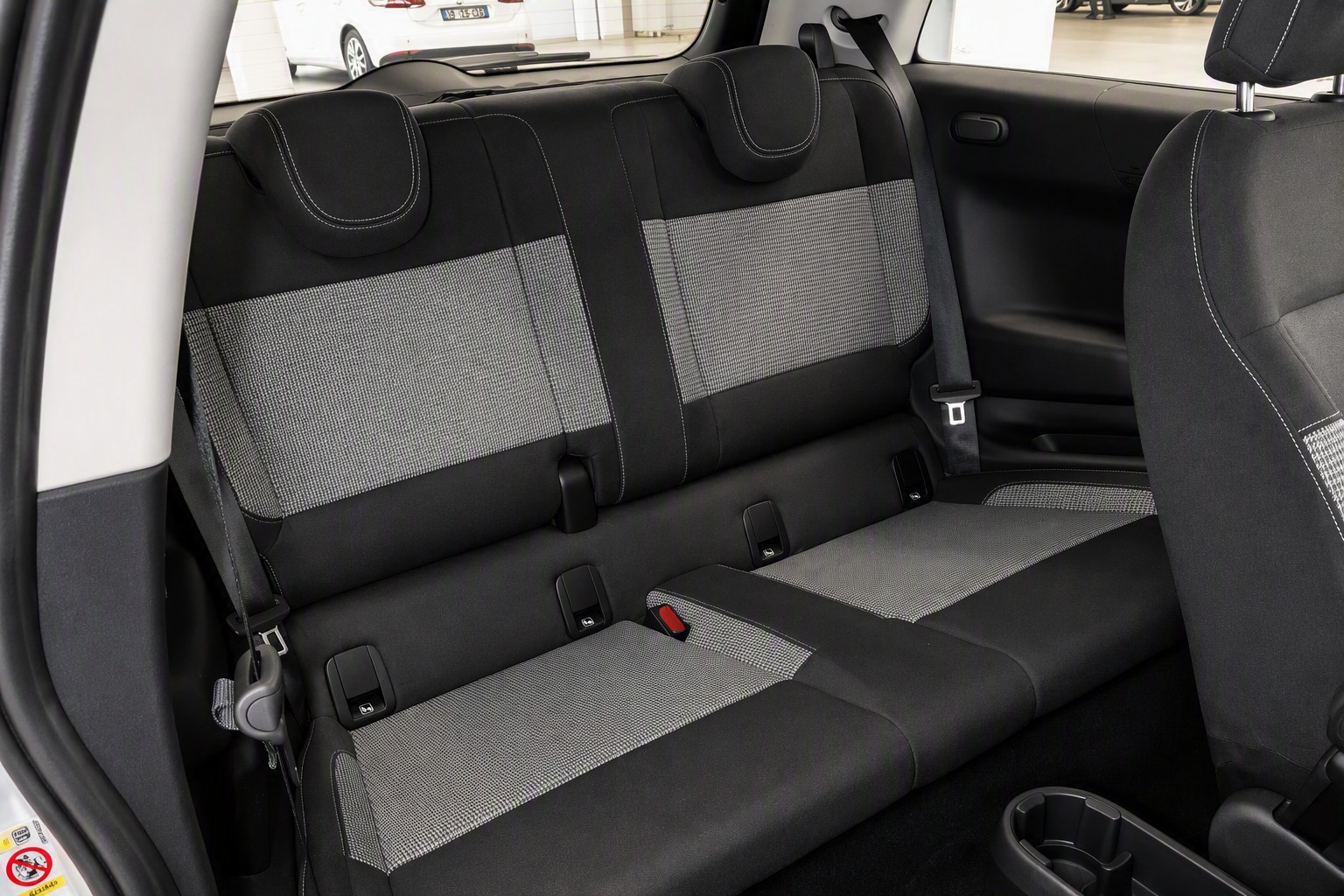 MINI Sport Cooper SE-image-4