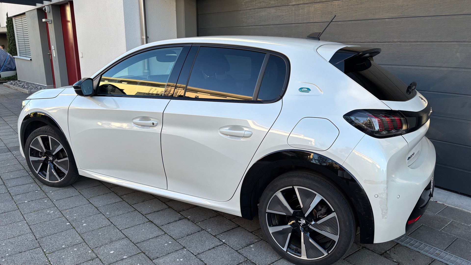 PEUGEOT e-GT Pack-image-1