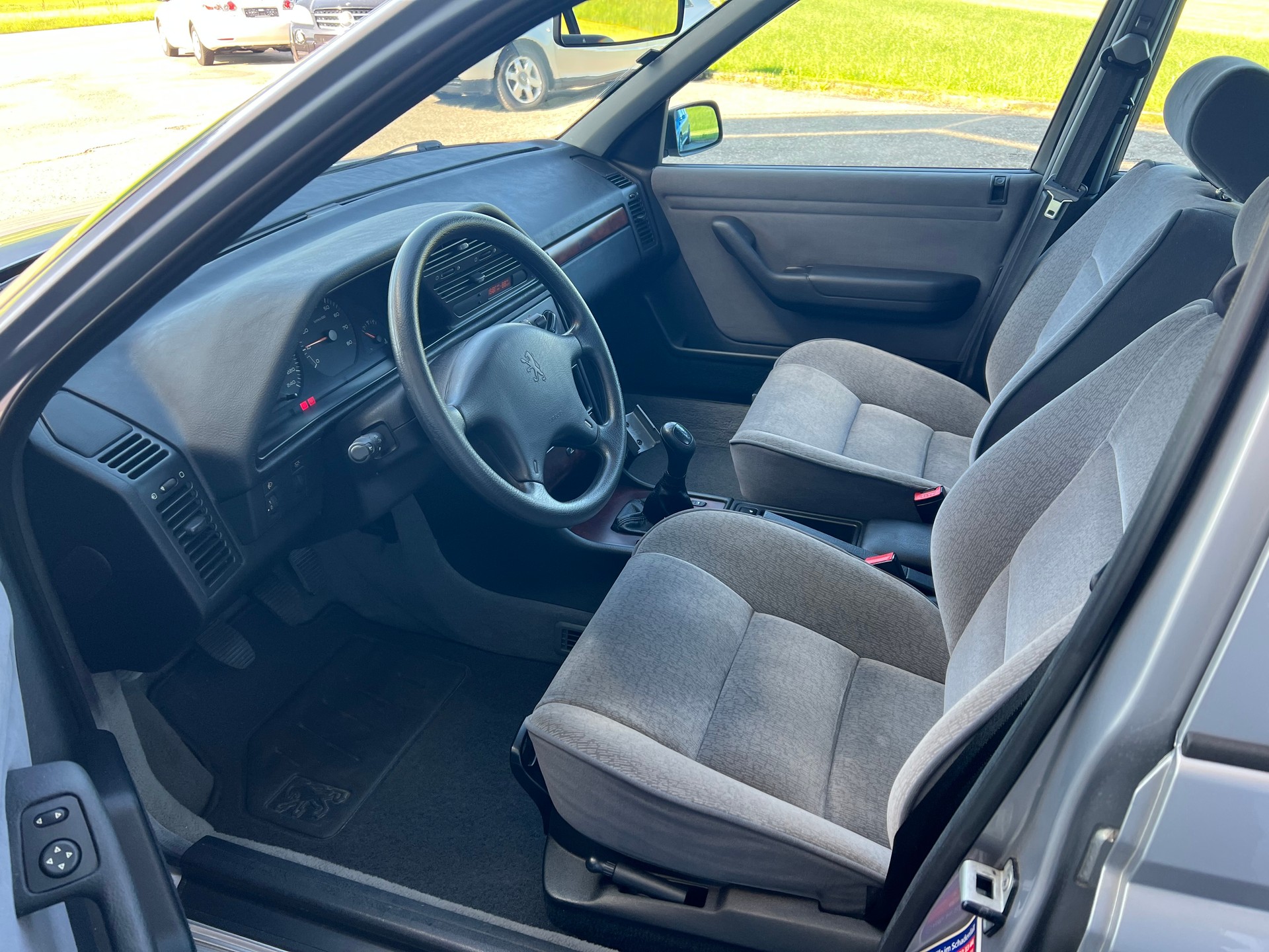 PEUGEOT 605 2.0 SRI-image-7