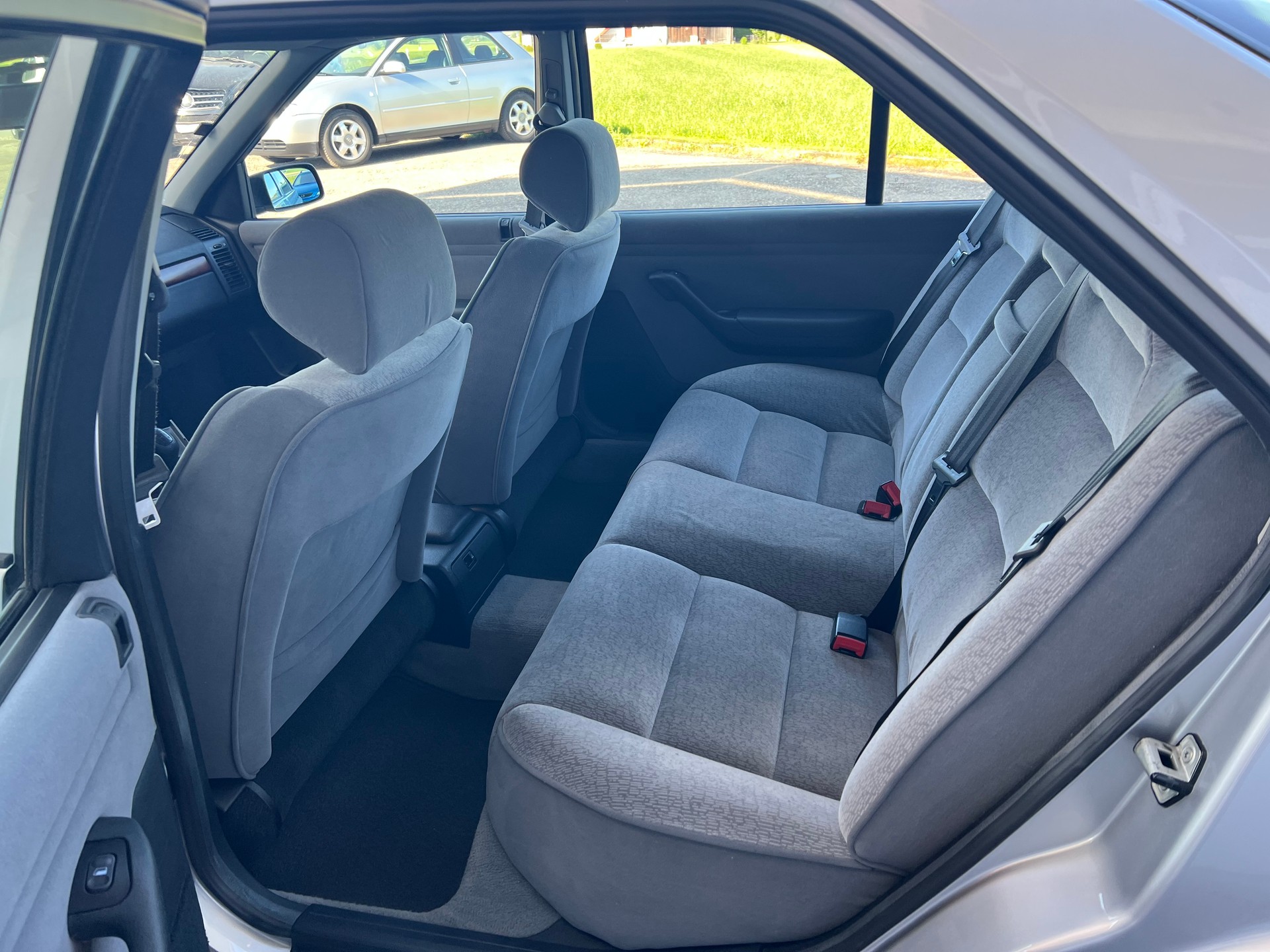 PEUGEOT 605 2.0 SRI-image-8