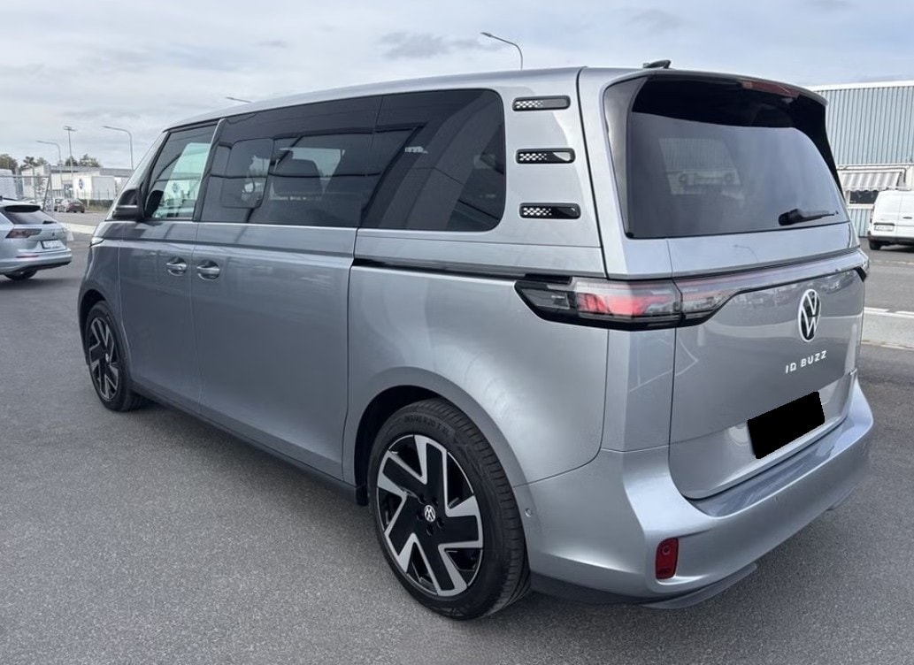 VW ID.Buzz LWB Pro 4 Motion - 7 Sitzer-image-7