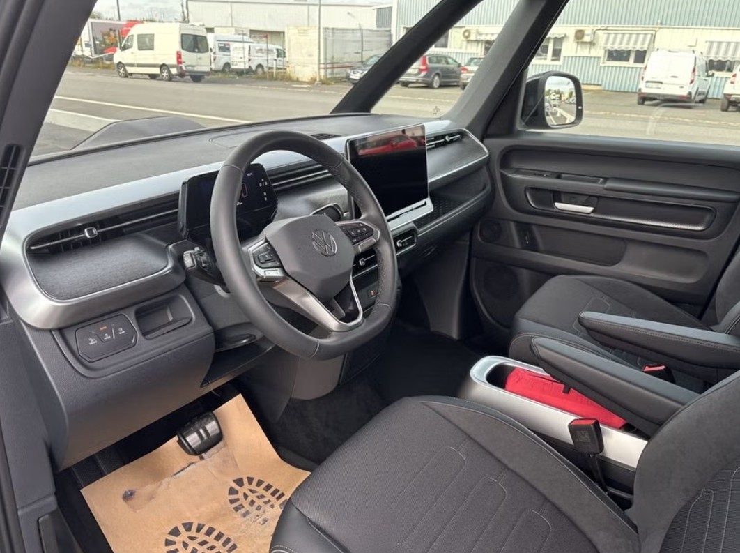 VW ID.Buzz LWB Pro 4 Motion - 7 Sitzer-image-10