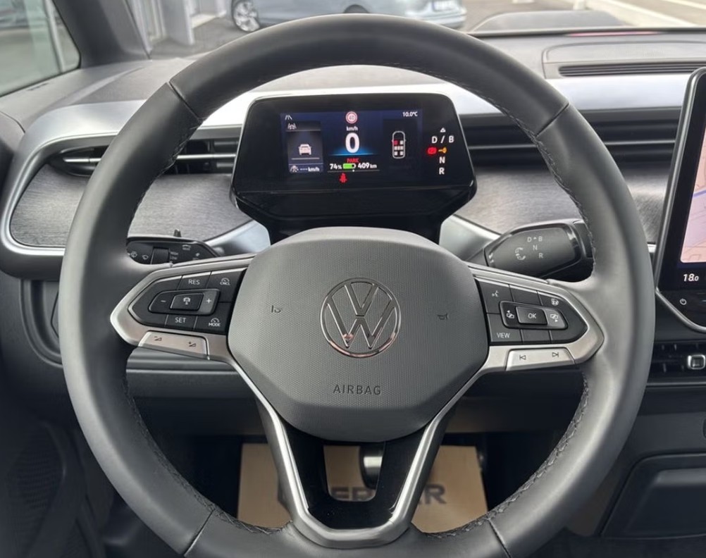 VW ID.Buzz LWB Pro 4 Motion - 7 Sitzer-image-11