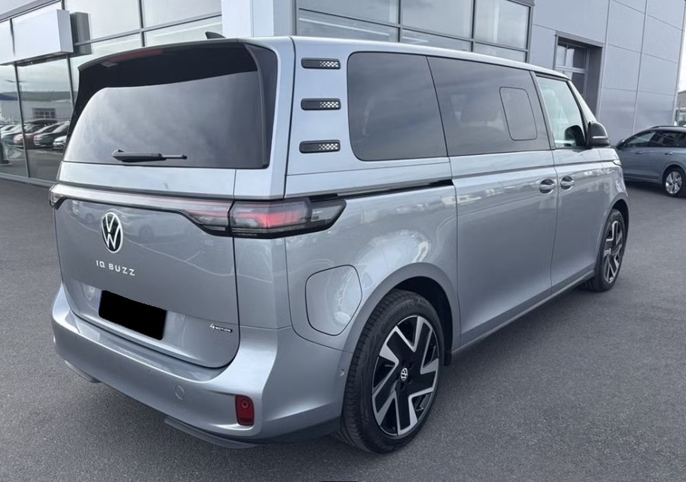 VW ID.Buzz LWB Pro 4 Motion - 7 Sitzer-image-4