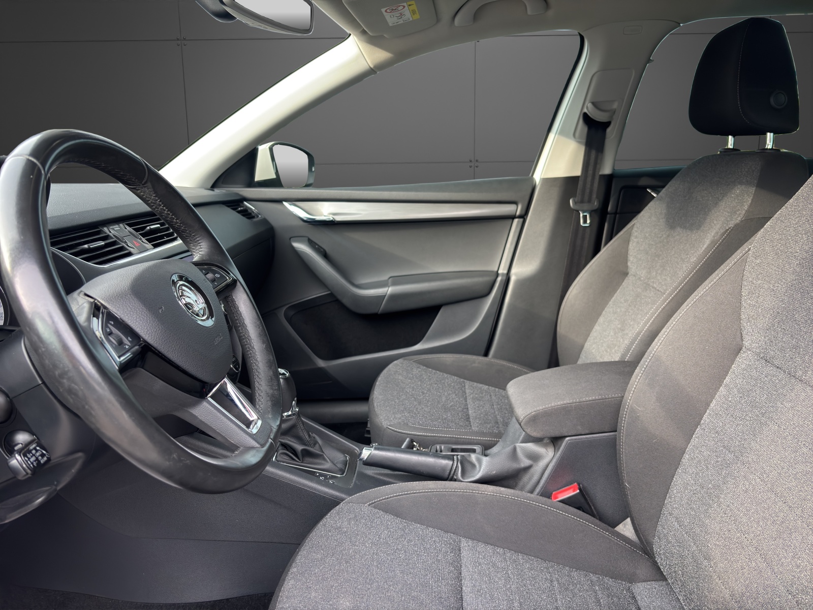 SKODA Octavia Combi 2.0 TSI Soleil 4x4 DSG-image-2