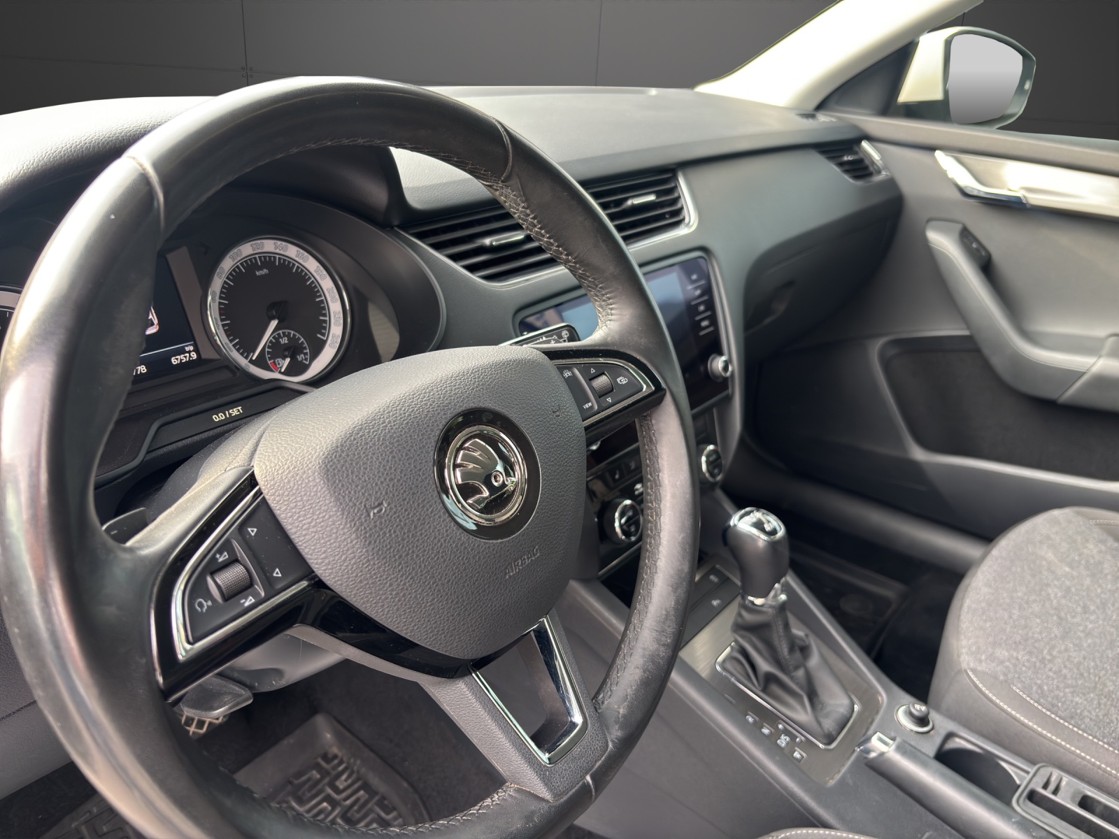 SKODA Octavia Combi 2.0 TSI Soleil 4x4 DSG-image-3