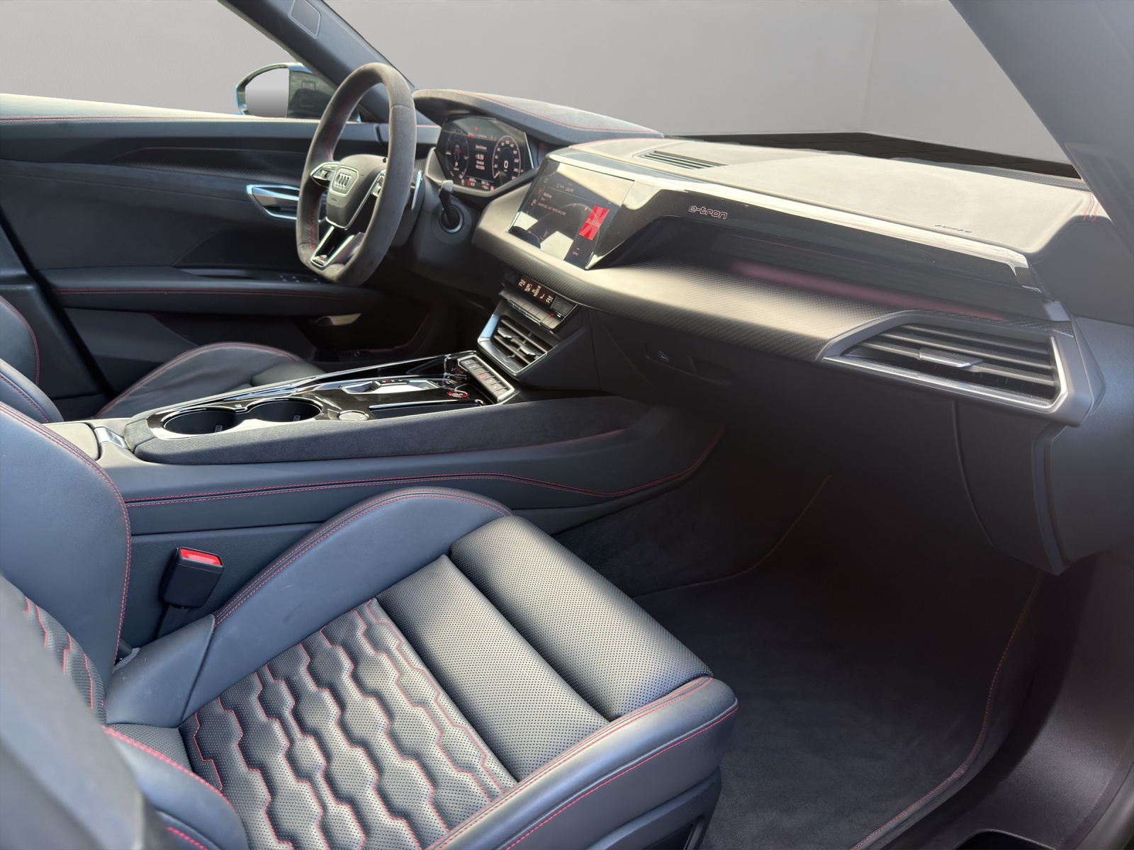 AUDI RS e-tron GT quattro-image-17