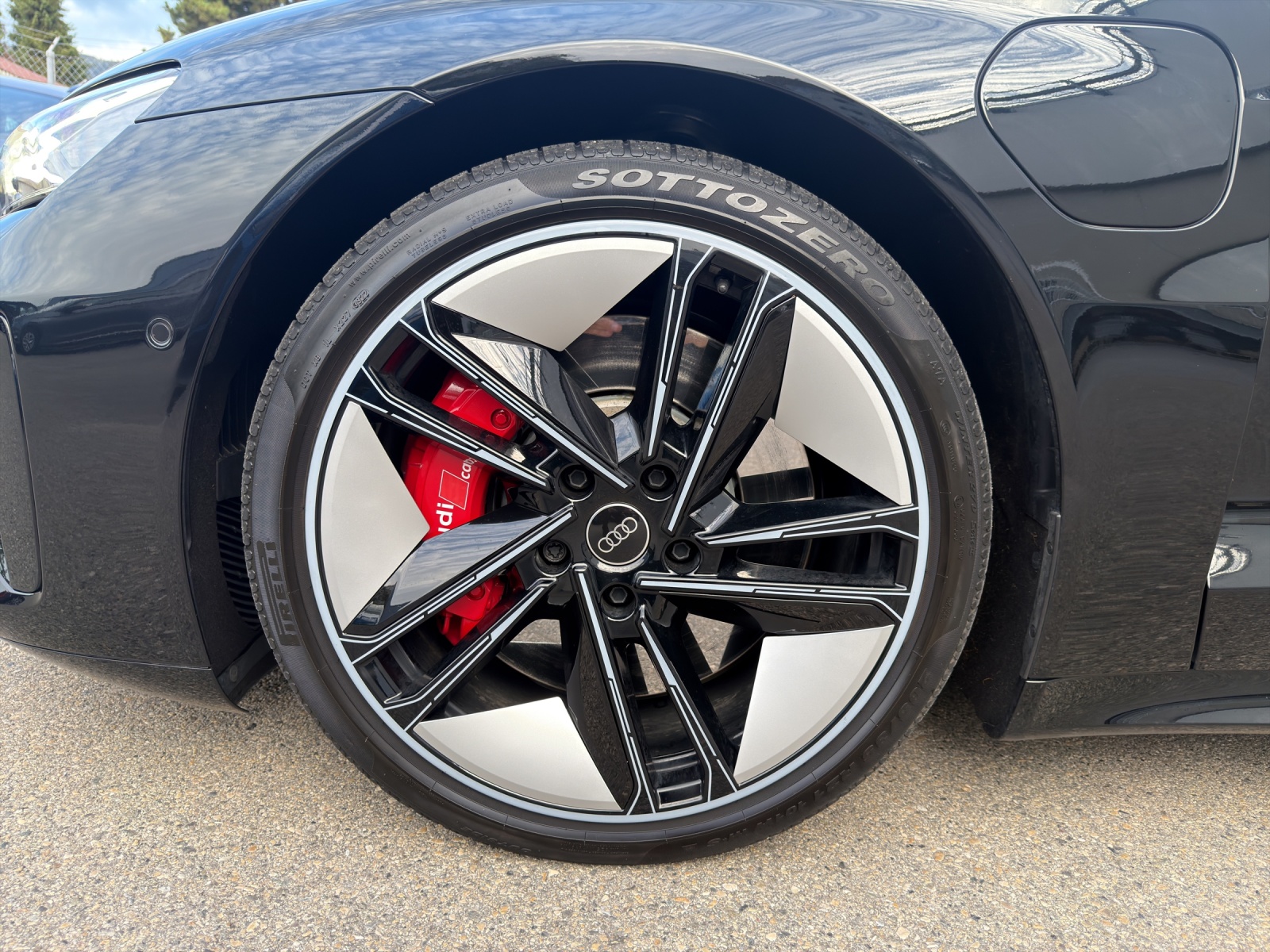 AUDI RS e-tron GT quattro-image-7