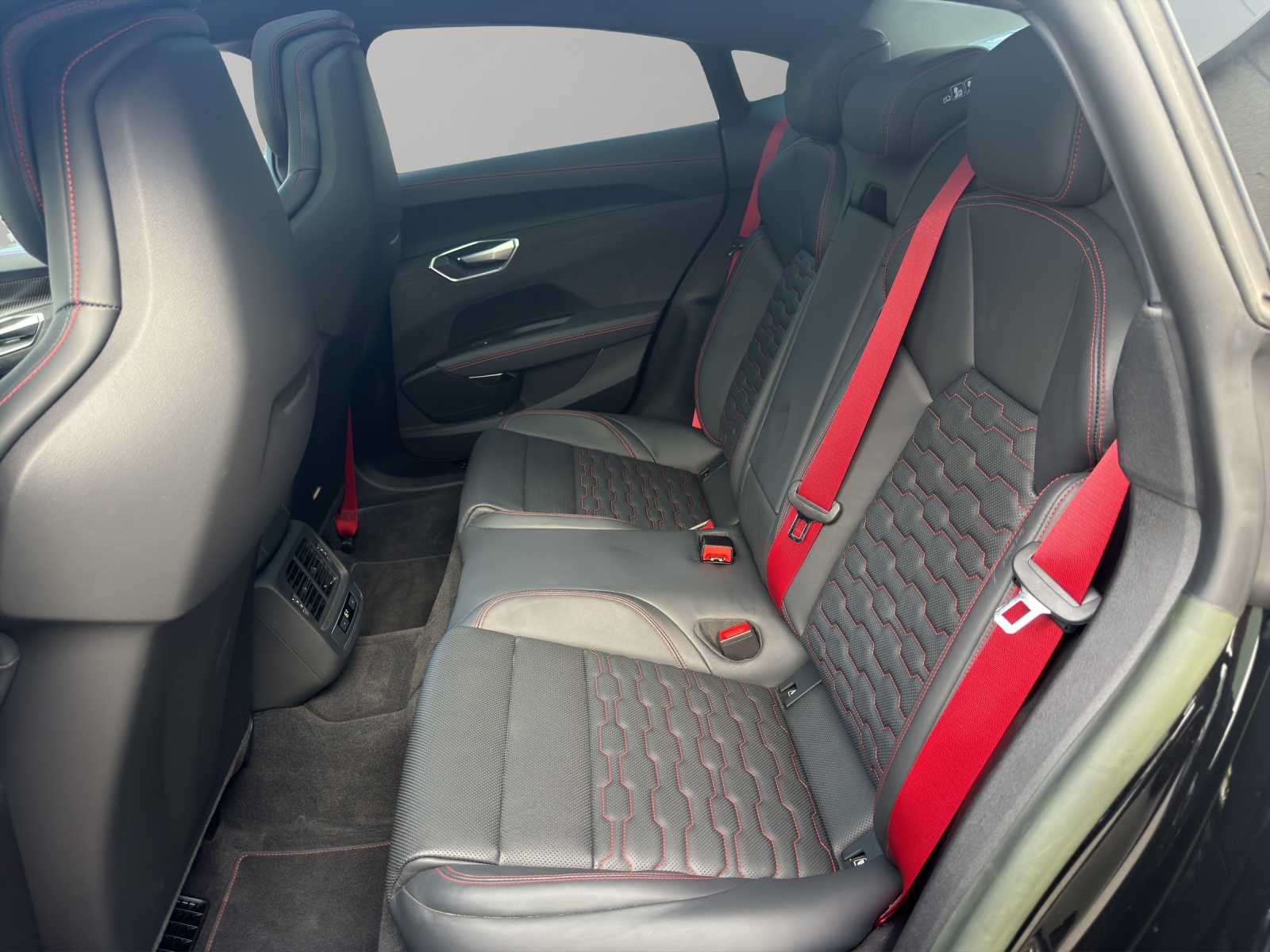 AUDI RS e-tron GT quattro-image-16