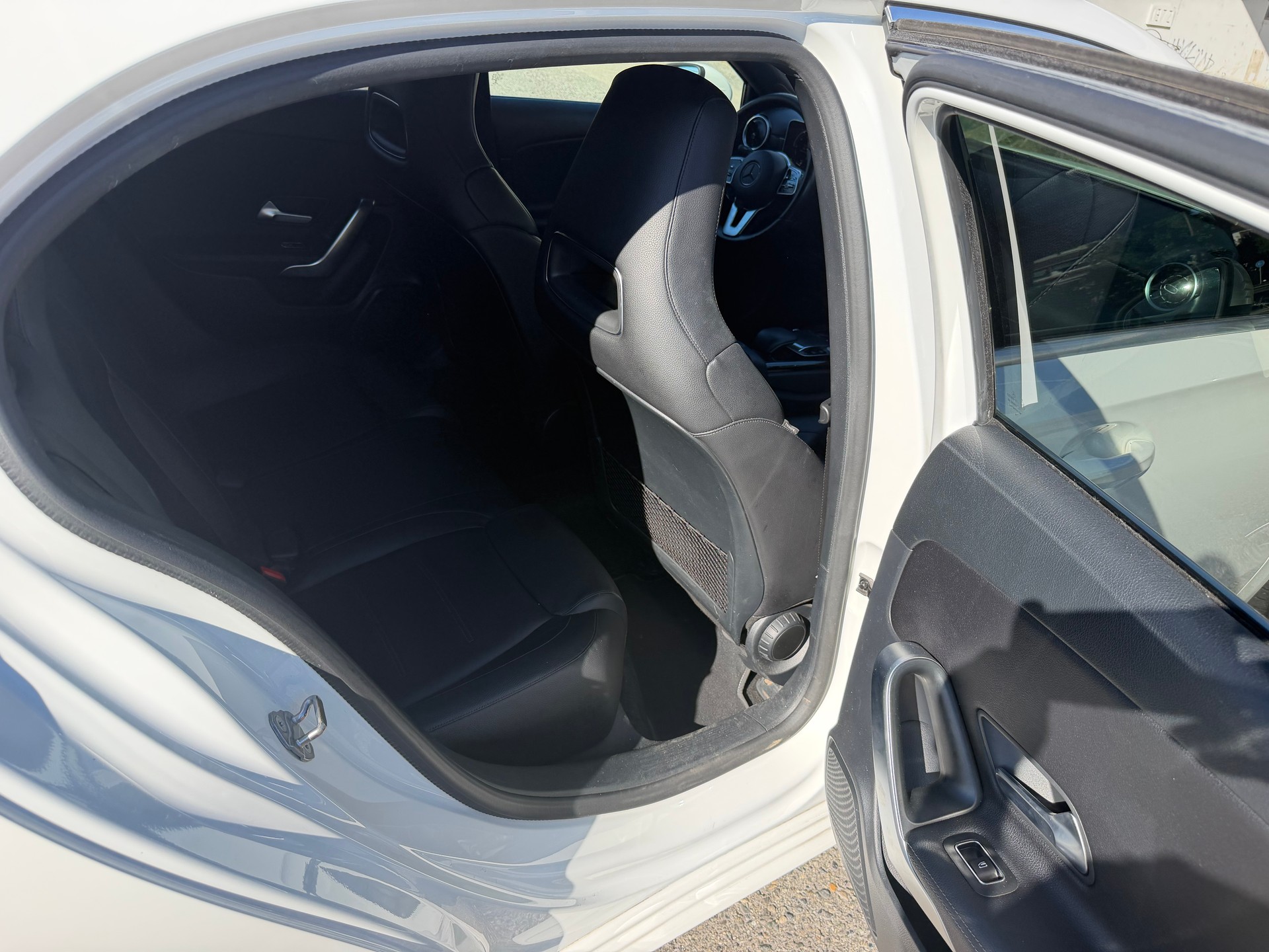 MERCEDES-BENZ A 180 d-image-8